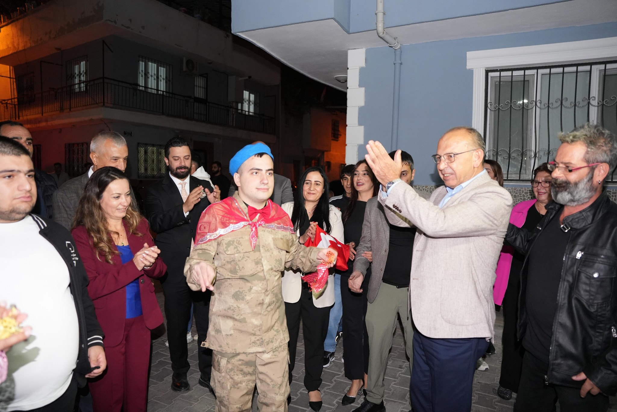 Turgutlu'da otizmli İsmail'e asker eğlencesi düzenlendi