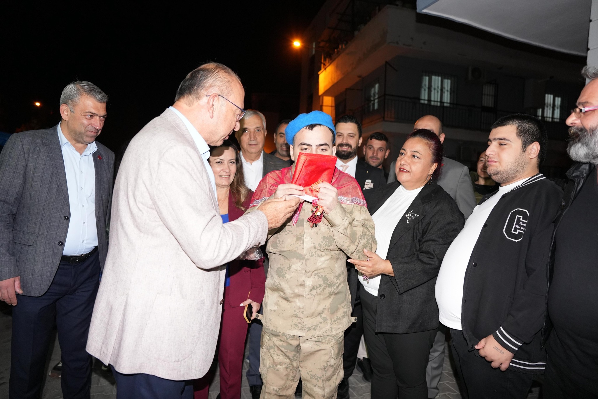 Turgutlu'da otizmli İsmail'e asker eğlencesi düzenlendi