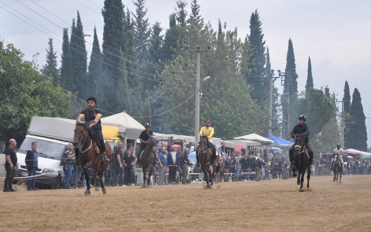 Çaylı Rahvan At Yarışları Yağmura Rağmen Nefes Kesti
