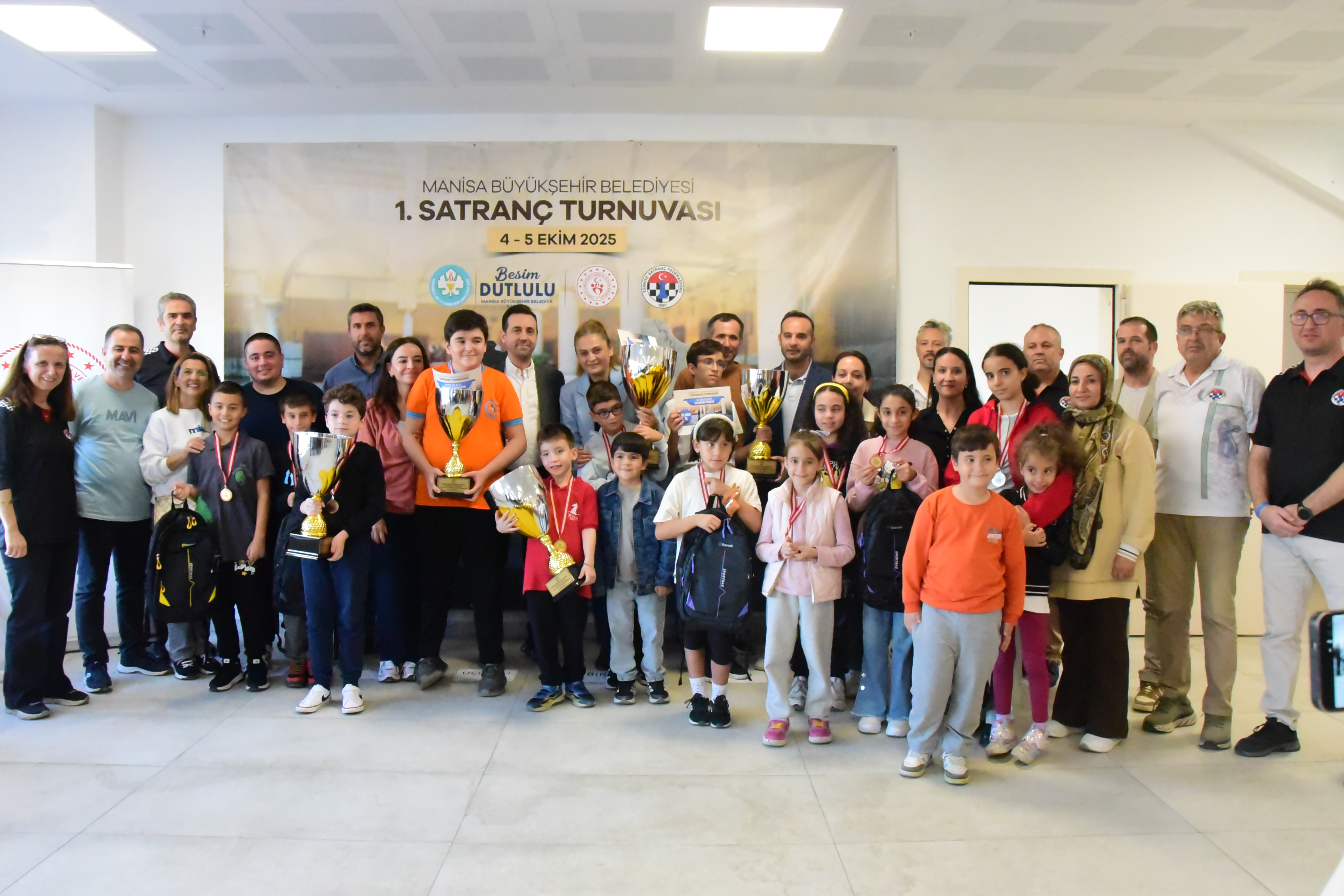 Manisa’da Satranç Turnuvası Ödülleri Sahiplerini Buldu