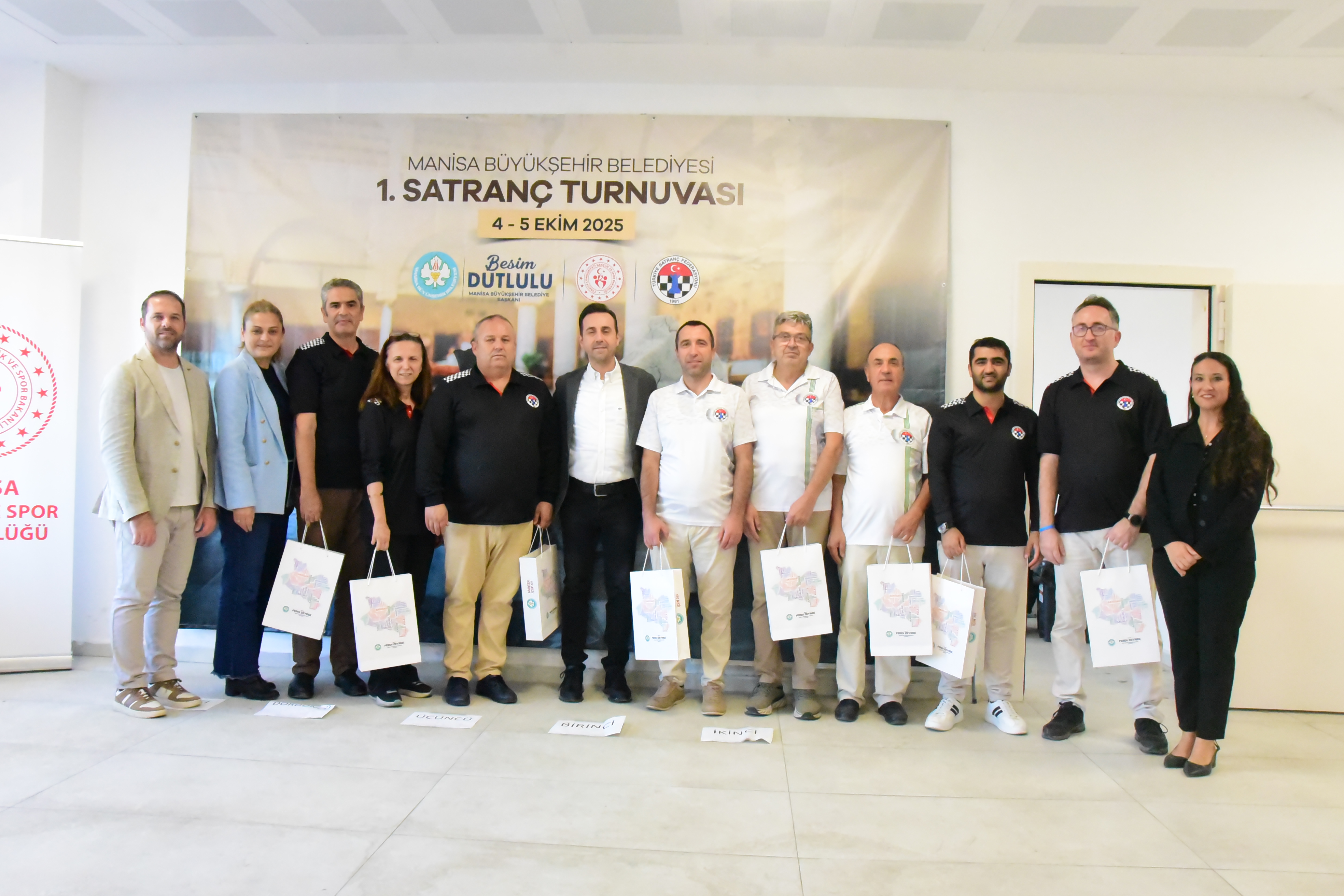 Manisa’da Satranç Turnuvası Ödülleri Sahiplerini Buldu