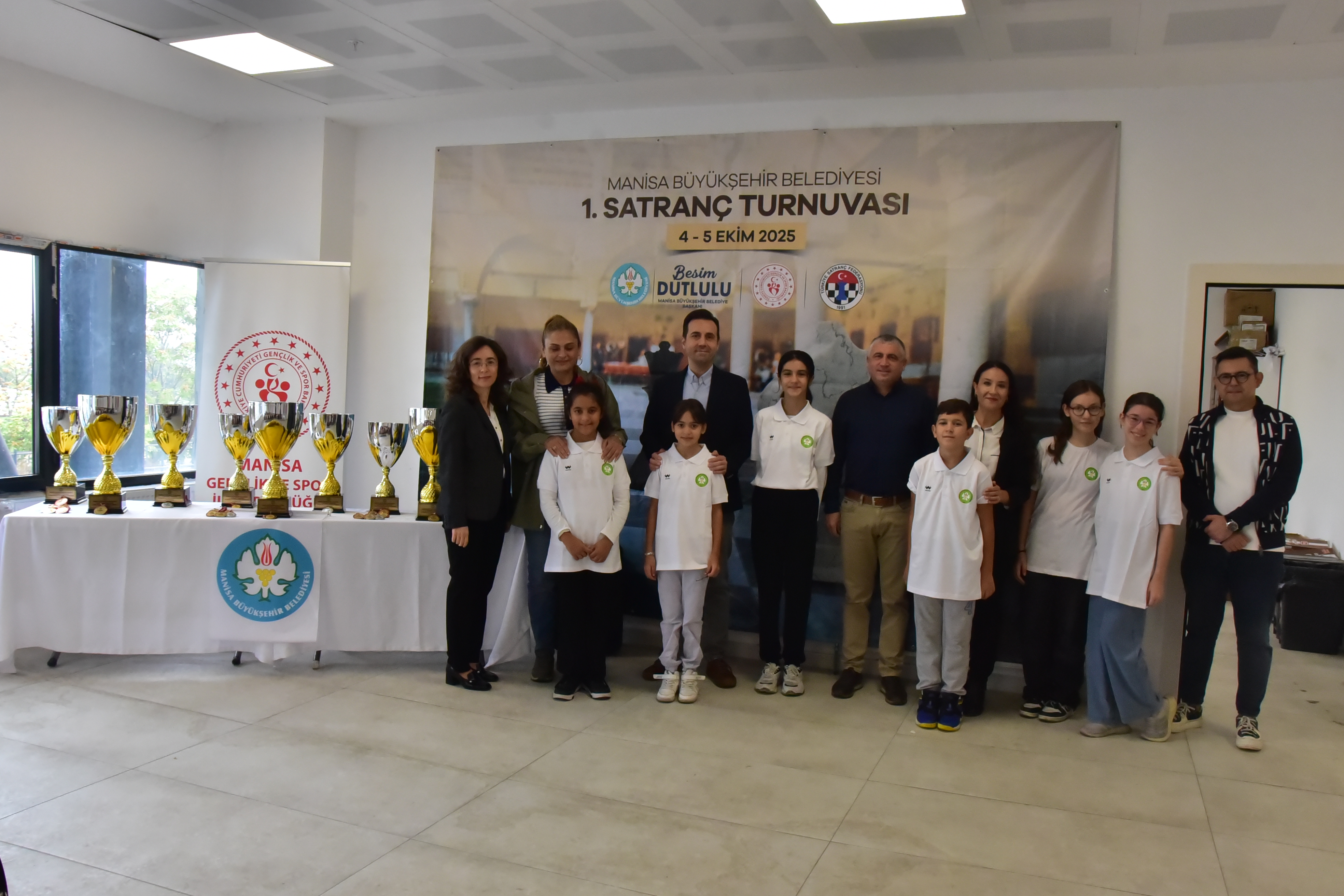 Manisa’da Satranç Turnuvası Ödülleri Sahiplerini Buldu