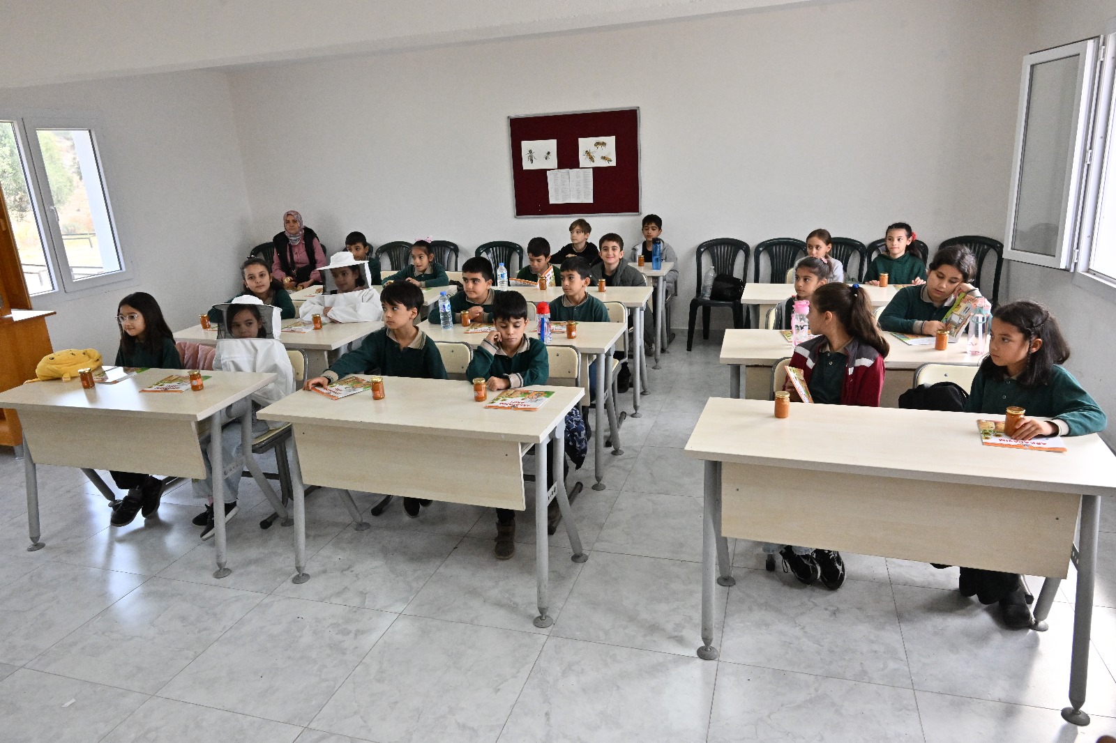 Minik Ziyaretçiler Arıların Sırlarını Keşfetti