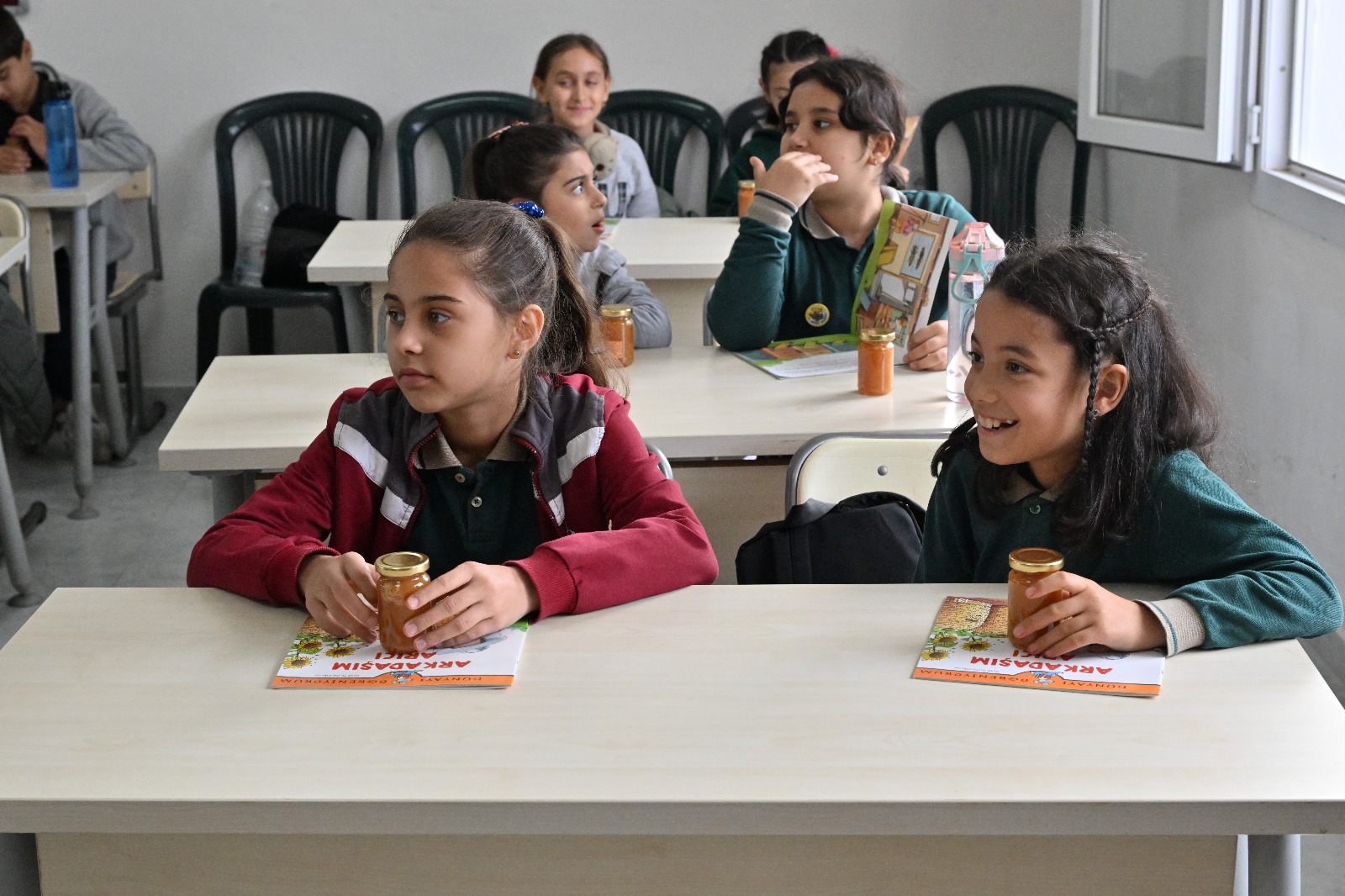 Minik Ziyaretçiler Arıların Sırlarını Keşfetti