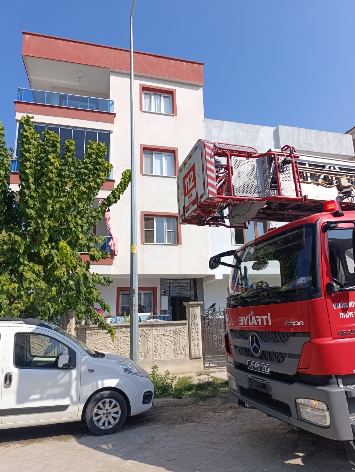 Turgutlu'da ekipleri alarma geçiren ihbar: Hastaneye kaldırıldı