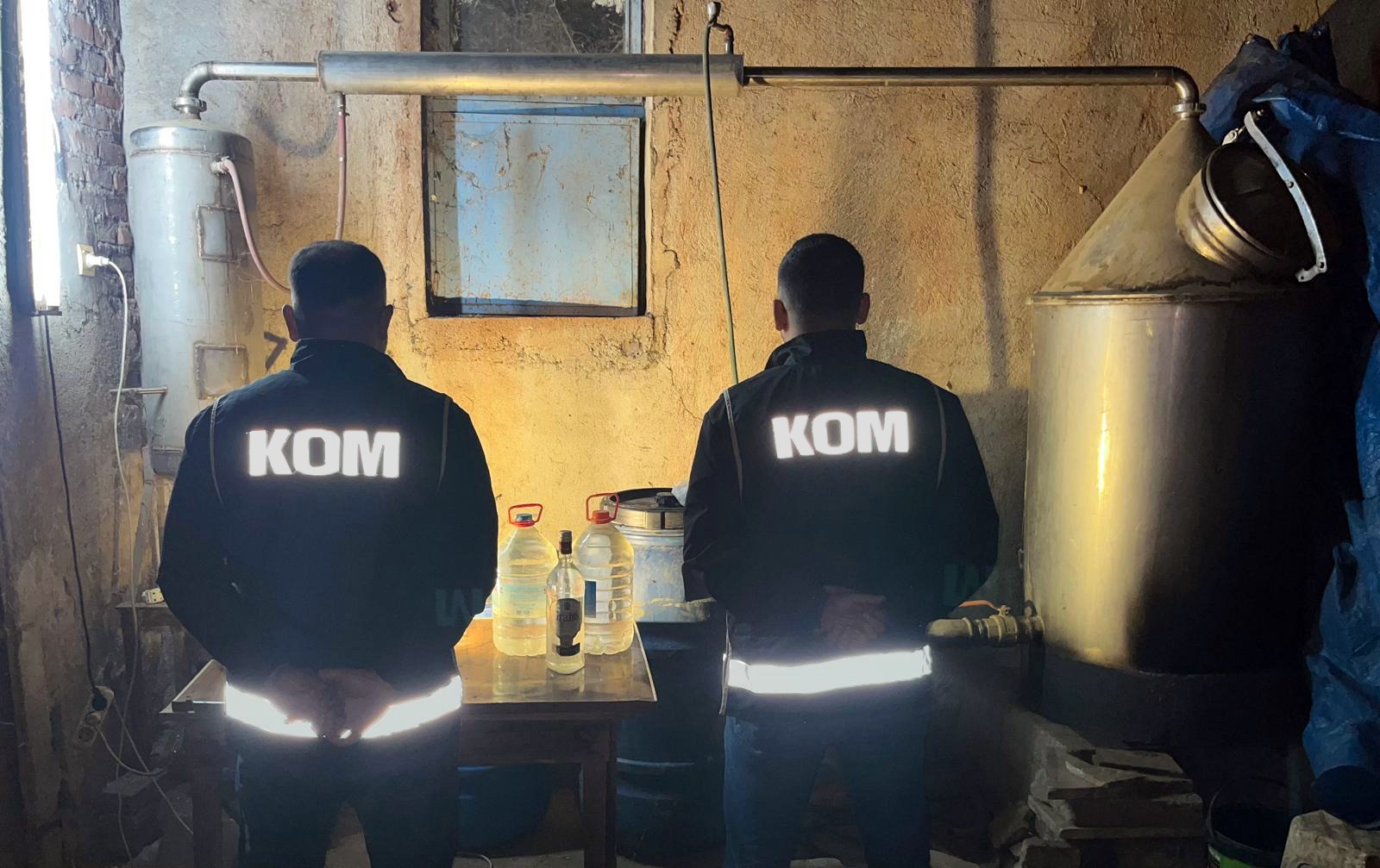 Turgutlu ve Salihli'de dev kaçak içki operasyonu: 4 gözaltı!