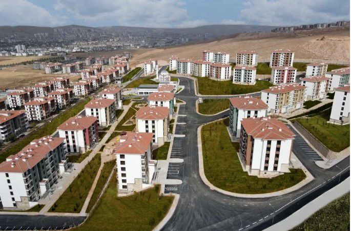 Murat Baybatur: “Manisa’ya TOKİ Tarafından 7 Bin 80 Yeni Konut Kazandırılıyor”