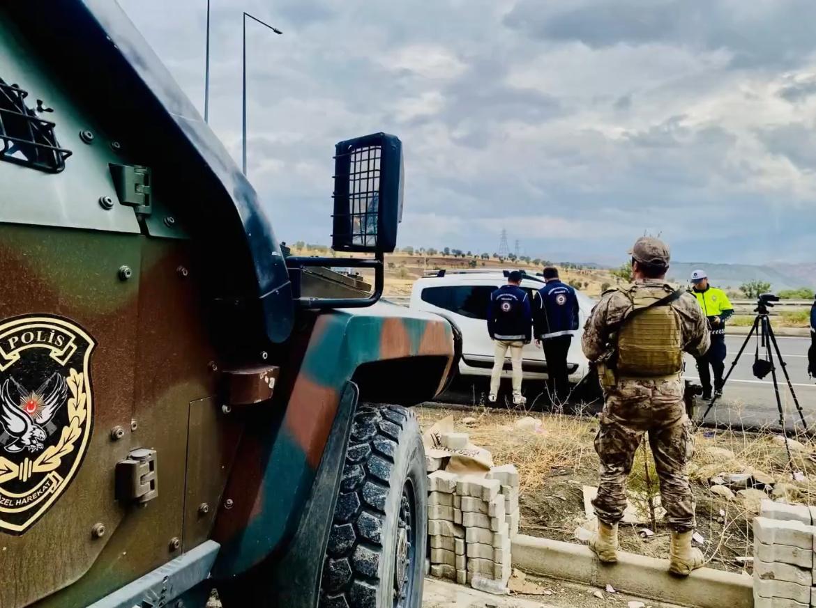 169 Göçmen Kaçakçısı ve 783 Göçmen Yakalandı