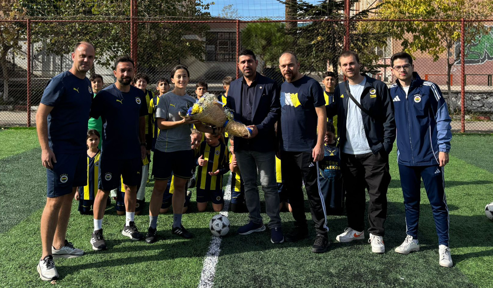 Turgutlu Fenerbahçeliler Derneği’nden Fenerbahçe Turgutlu Spor Okulları’na ziyaret