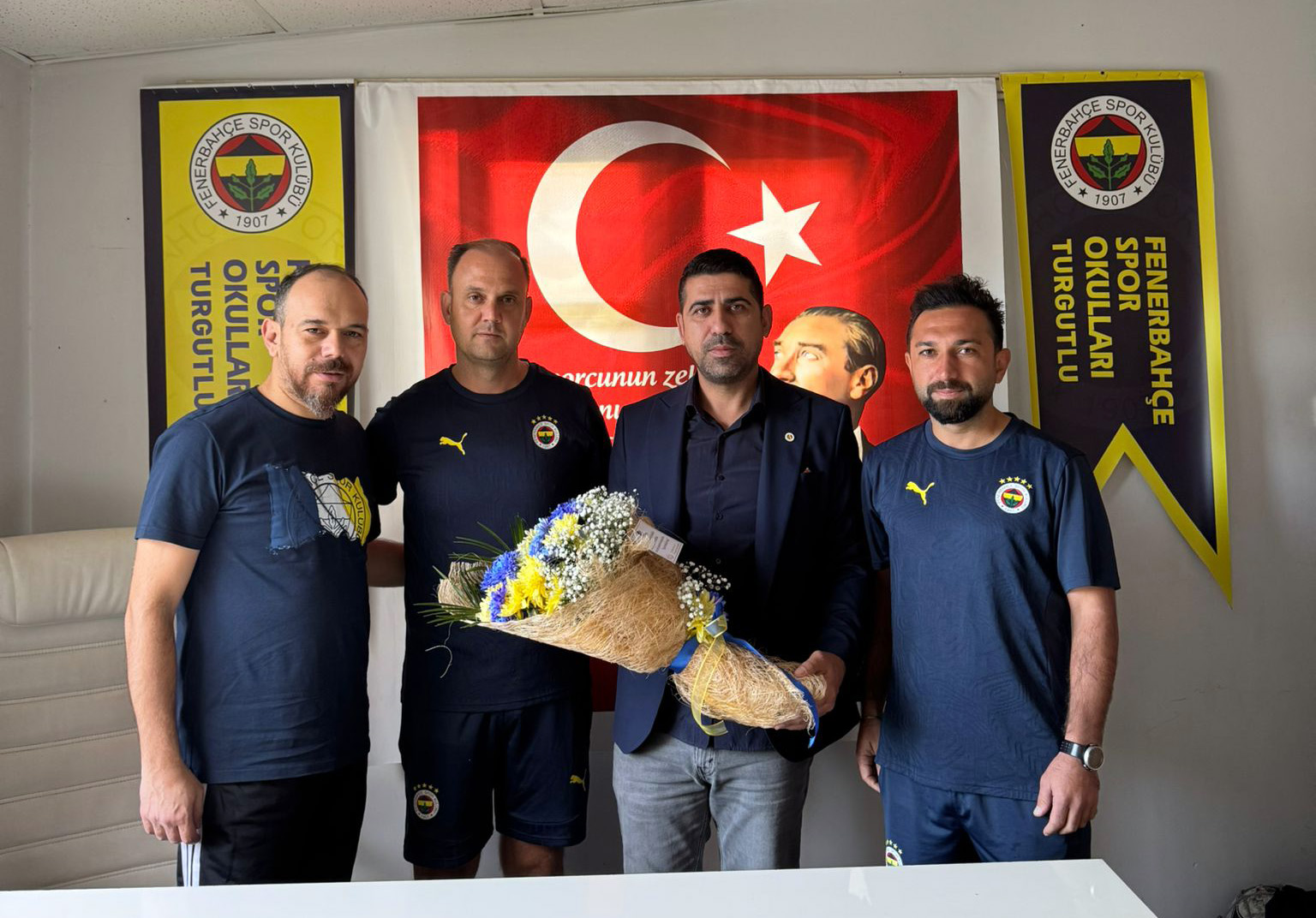 Turgutlu Fenerbahçeliler Derneği’nden Fenerbahçe Turgutlu Spor Okulları’na ziyaret