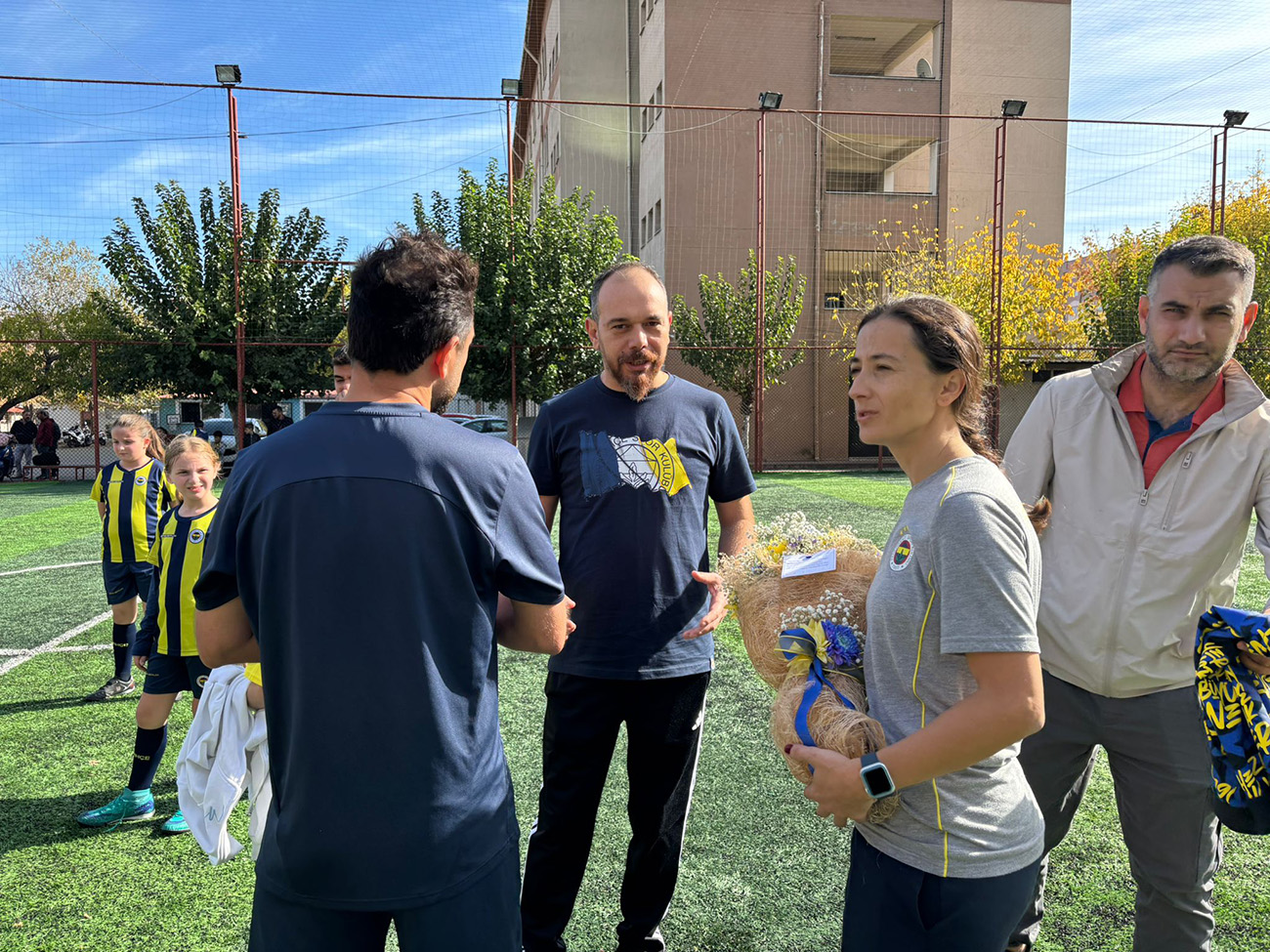 Turgutlu Fenerbahçeliler Derneği’nden Fenerbahçe Turgutlu Spor Okulları’na ziyaret