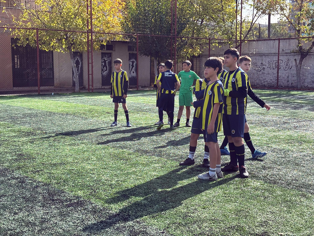 Turgutlu Fenerbahçeliler Derneği’nden Fenerbahçe Turgutlu Spor Okulları’na ziyaret