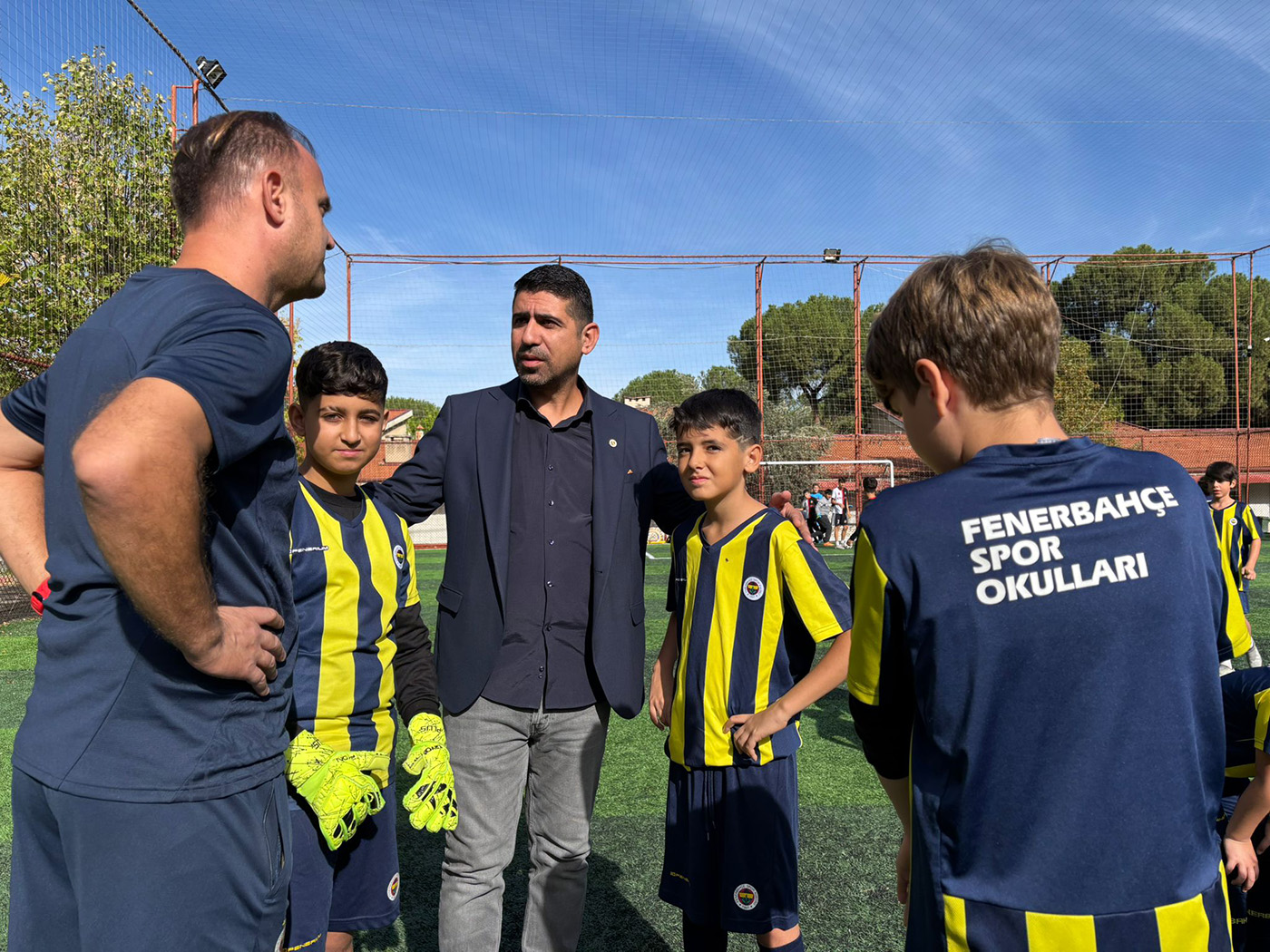 Turgutlu Fenerbahçeliler Derneği’nden Fenerbahçe Turgutlu Spor Okulları’na ziyaret