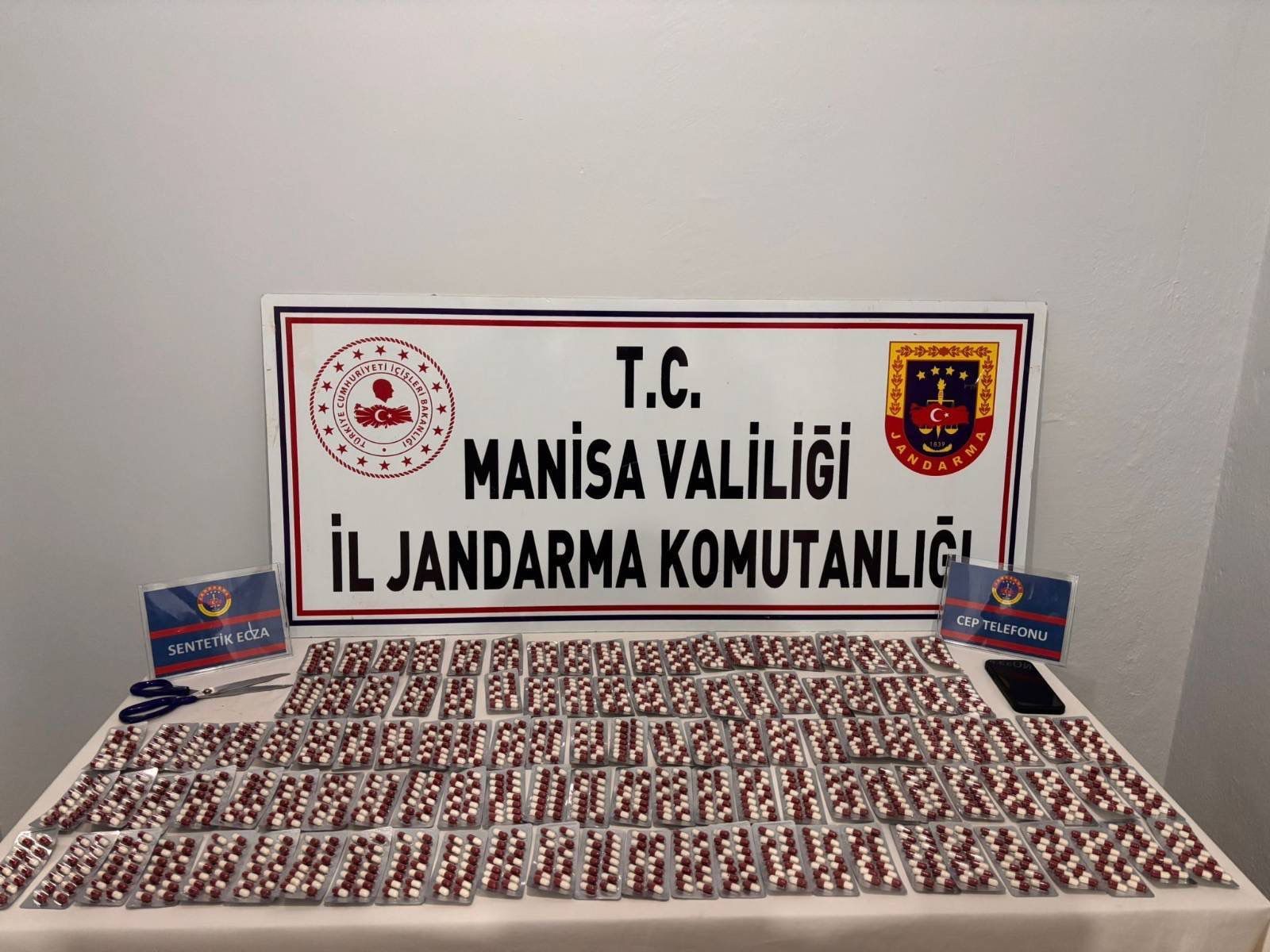 Manisa’da 7 ilçede uyuşturucu operasyonu: 11 tutuklama