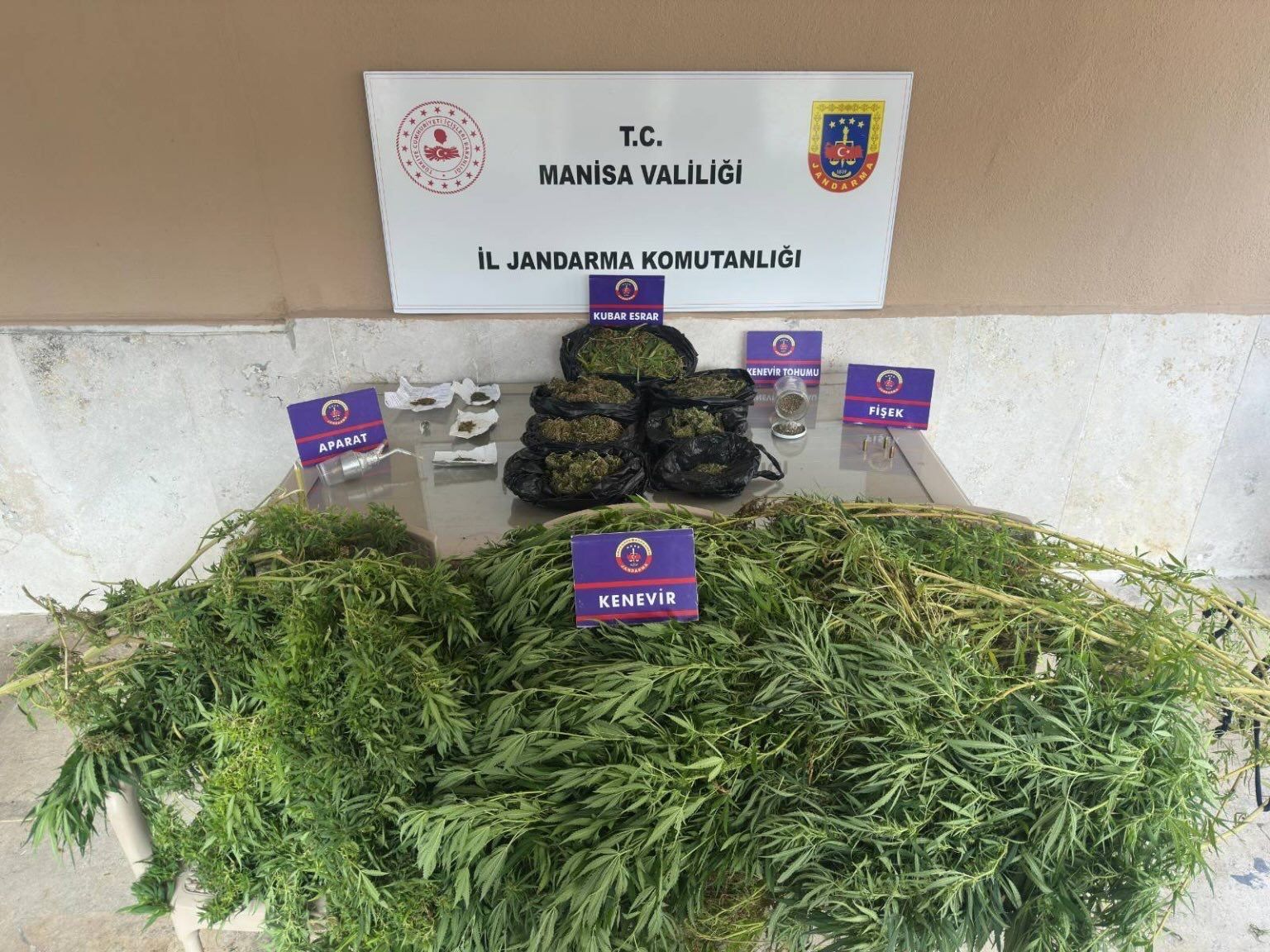 Manisa’da 7 ilçede uyuşturucu operasyonu: 11 tutuklama