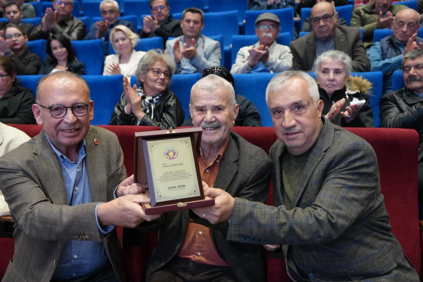 Turgutlu’da “Yerel Devrim” Rüzgârı: Osman Özgüven Belgeseline Yoğun İlgi