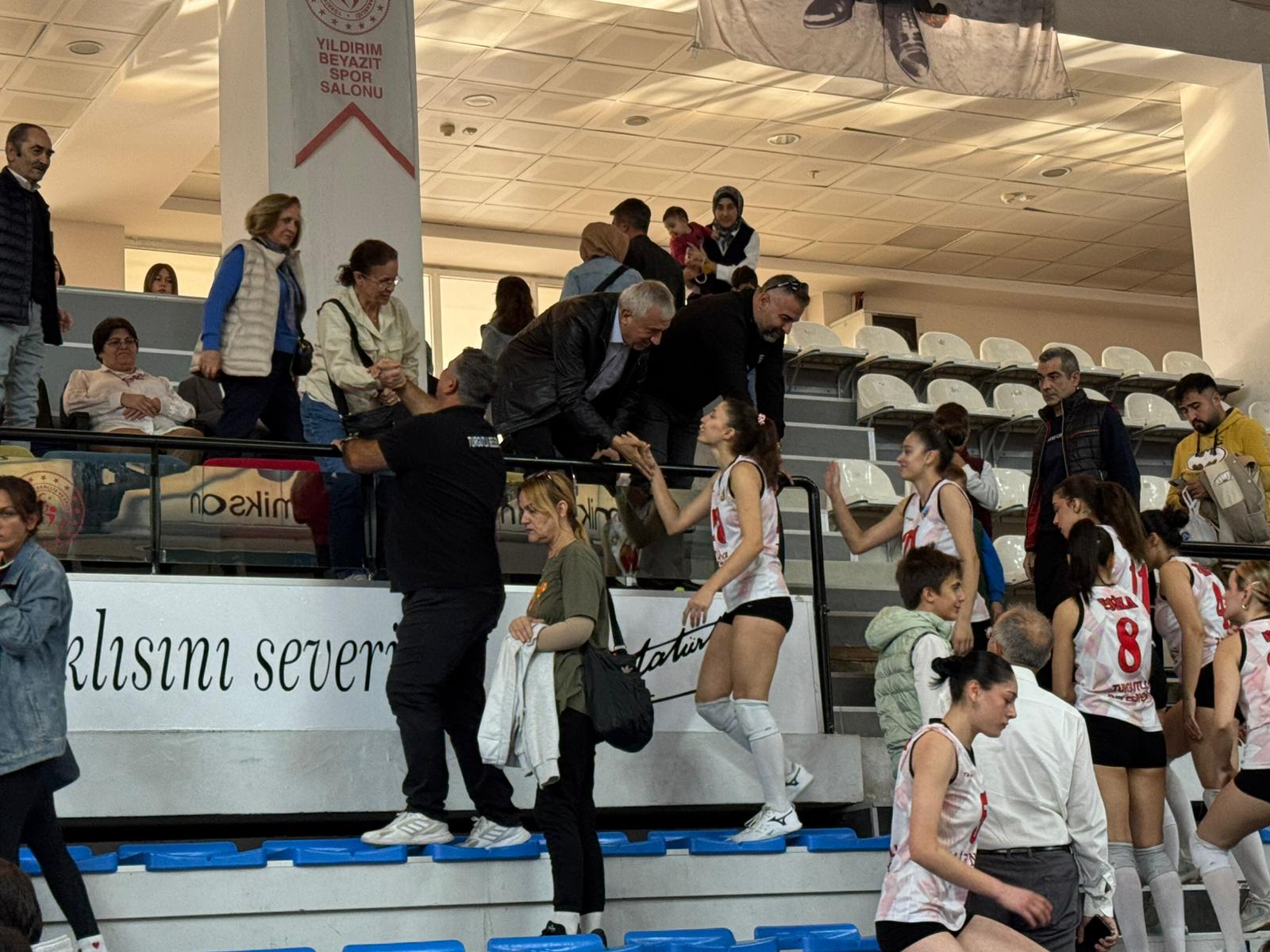 Turgutlu Belediyesi Kadın Voleybol Takımından 7. Galibiyet!