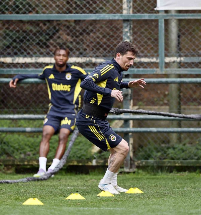 Fenerbahçe günü çift antrenmanla tamamladı