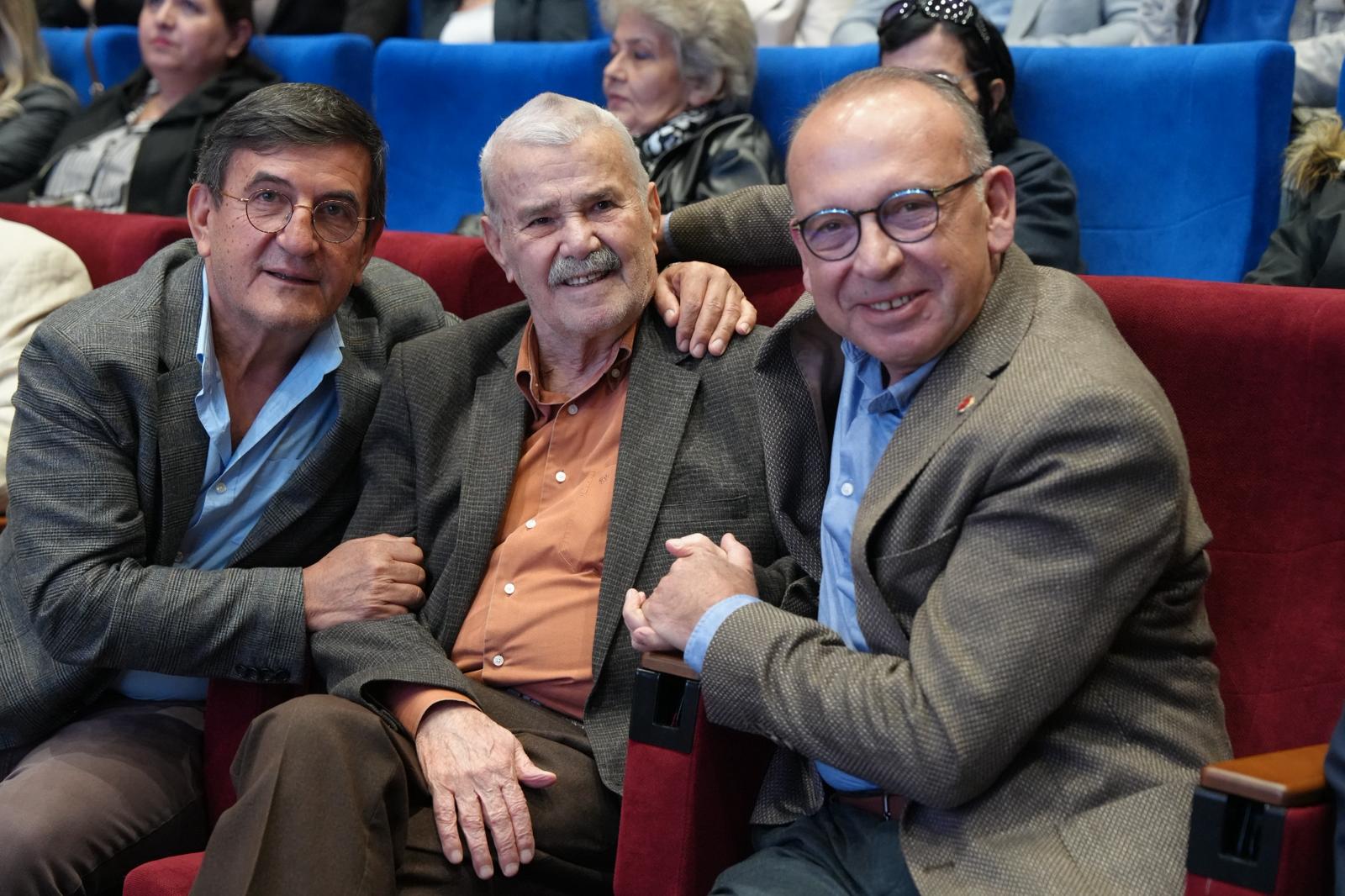 Turgutlu’da “Yerel Devrim” Rüzgârı: Osman Özgüven Belgeseline Yoğun İlgi