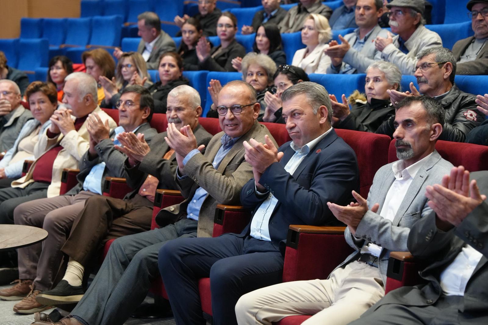 Turgutlu’da “Yerel Devrim” Rüzgârı: Osman Özgüven Belgeseline Yoğun İlgi