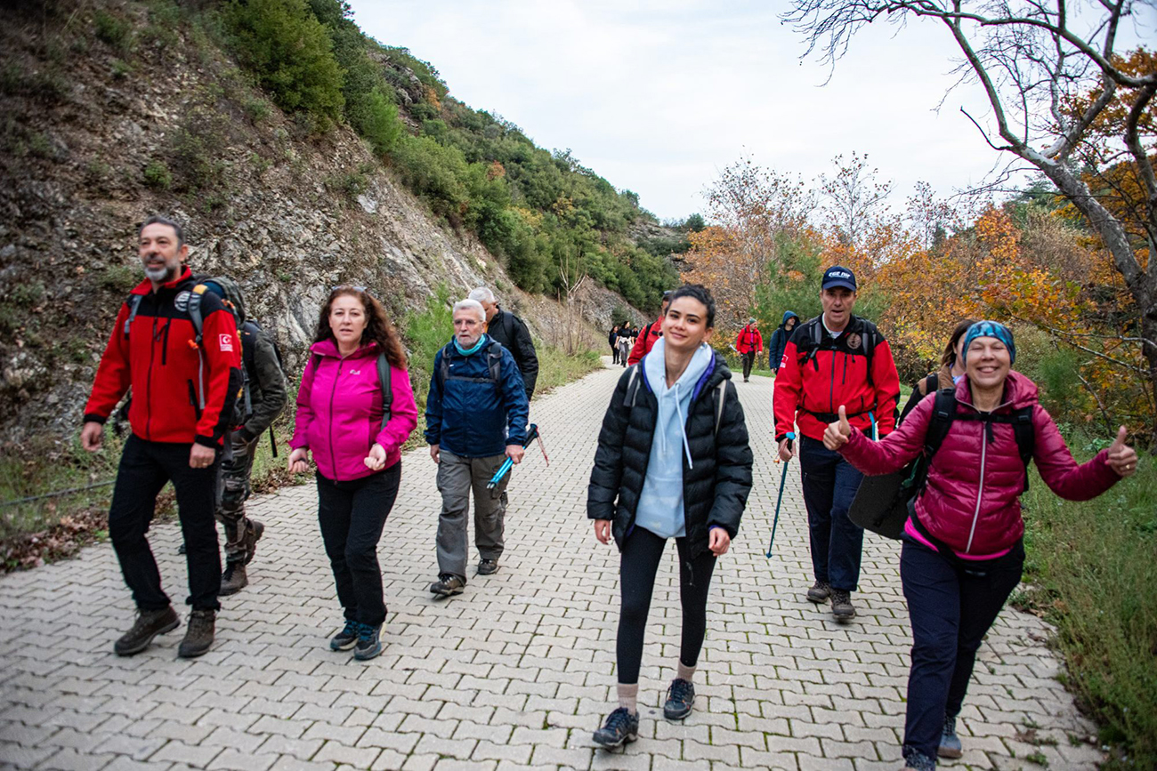 Zirve Dağcılık’la Kemalpaşa - Ören Kanyonu’nda Sonbahar Yürüyüşü