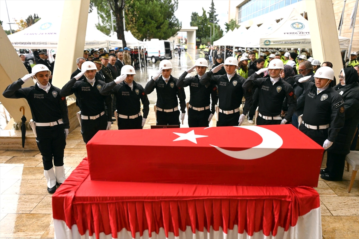 Şehit polis Hatice Ünal için Manisa Emniyeti'nde cenaze töreni düzenlendi