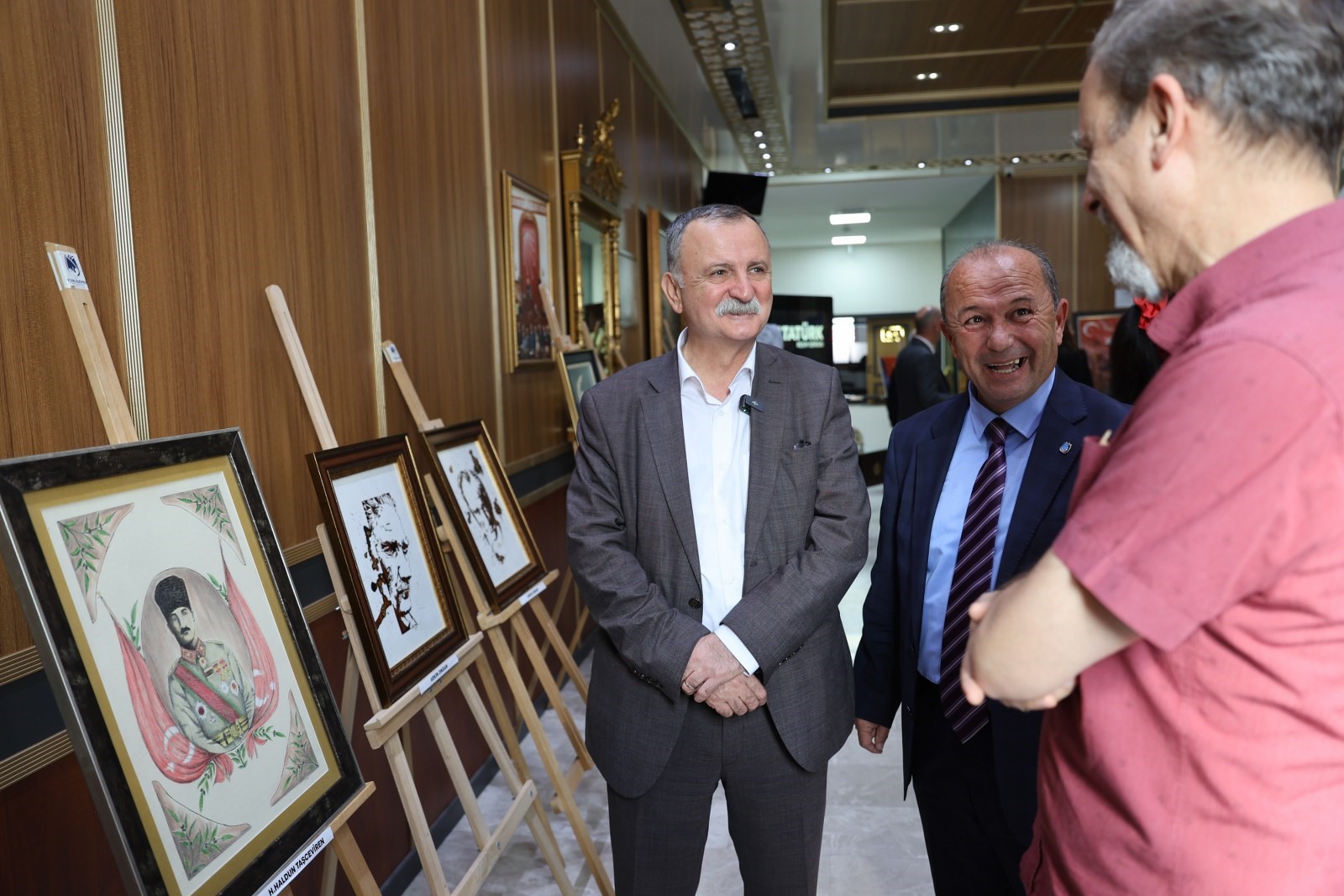 Manisa'da Atatürk Anısına Anlamlı Sergi