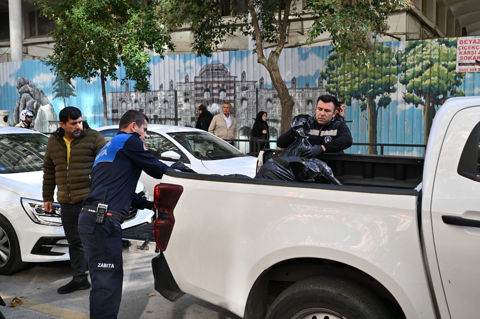 Manisa'da Halk Sağlığını Tehdit Eden İşletme Mühürlendi: 150 Kilo Bozuk Tavuk İmha Edildi