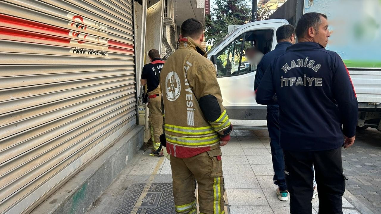 Turgutlu'da Kontrolden Çıkan Araç Doğalgaz Panosuna Çarptı