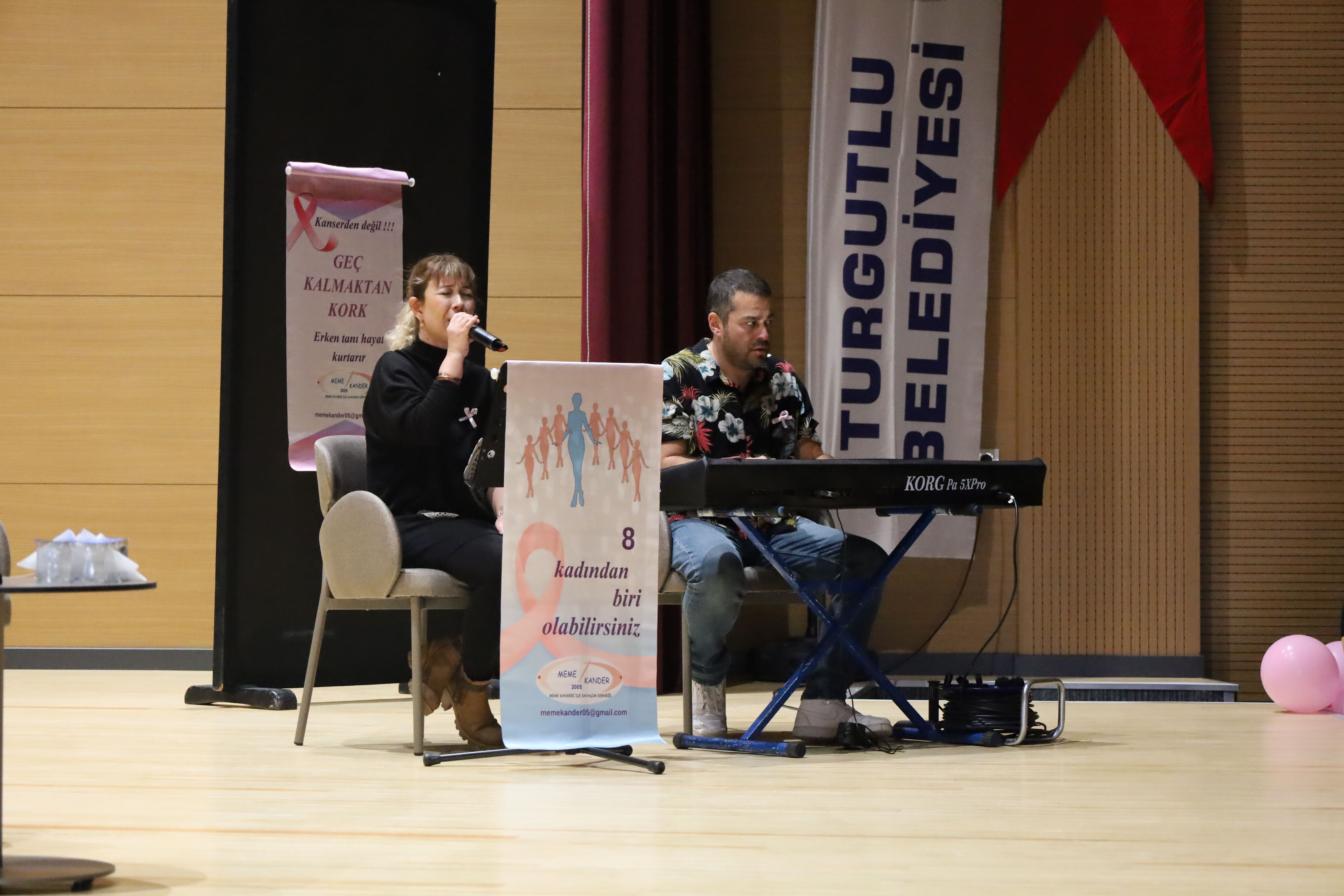 CHP Turgutlu Kadın Kolları ‘Pembe Konferans’ Düzenledi