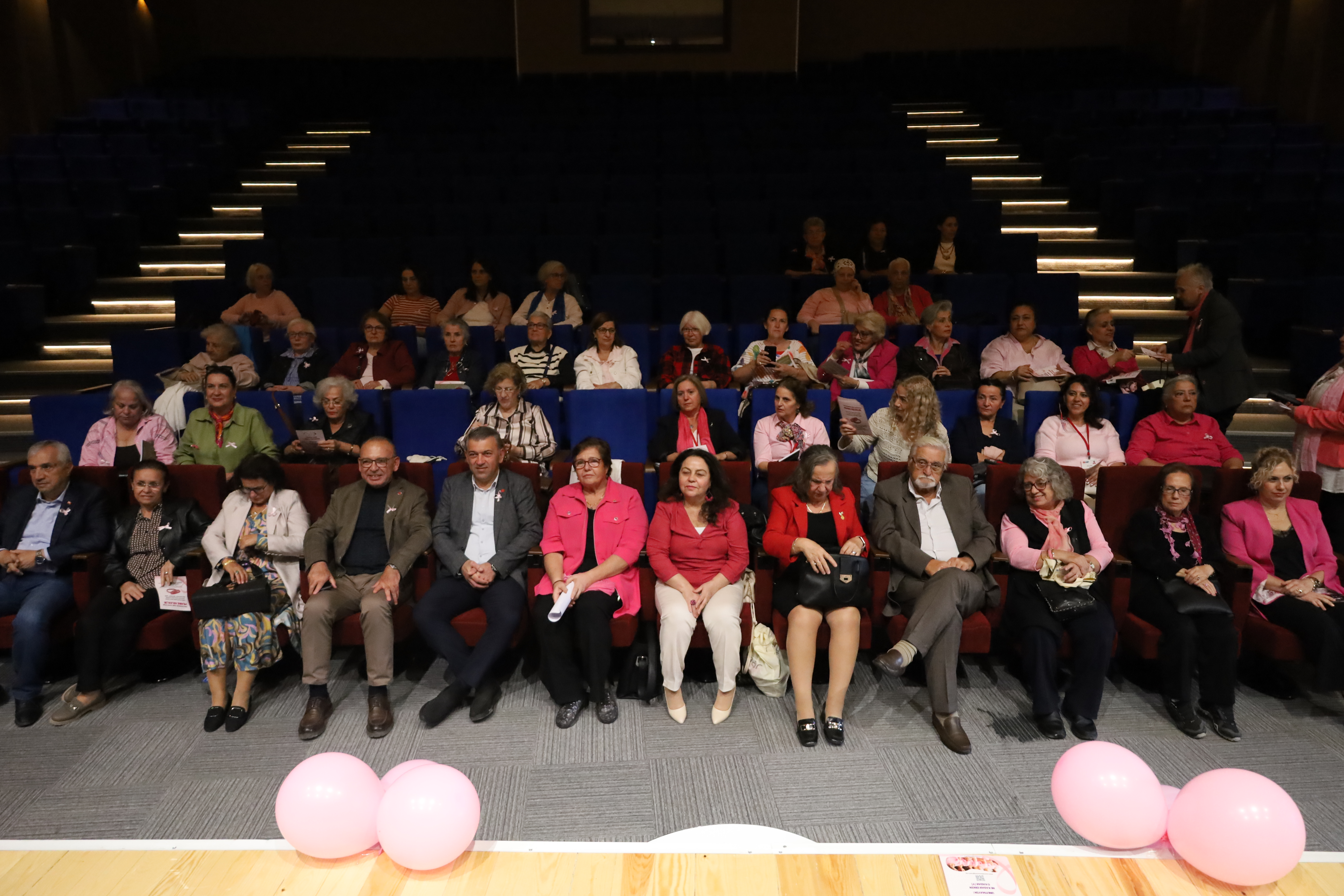 CHP Turgutlu Kadın Kolları ‘Pembe Konferans’ Düzenledi