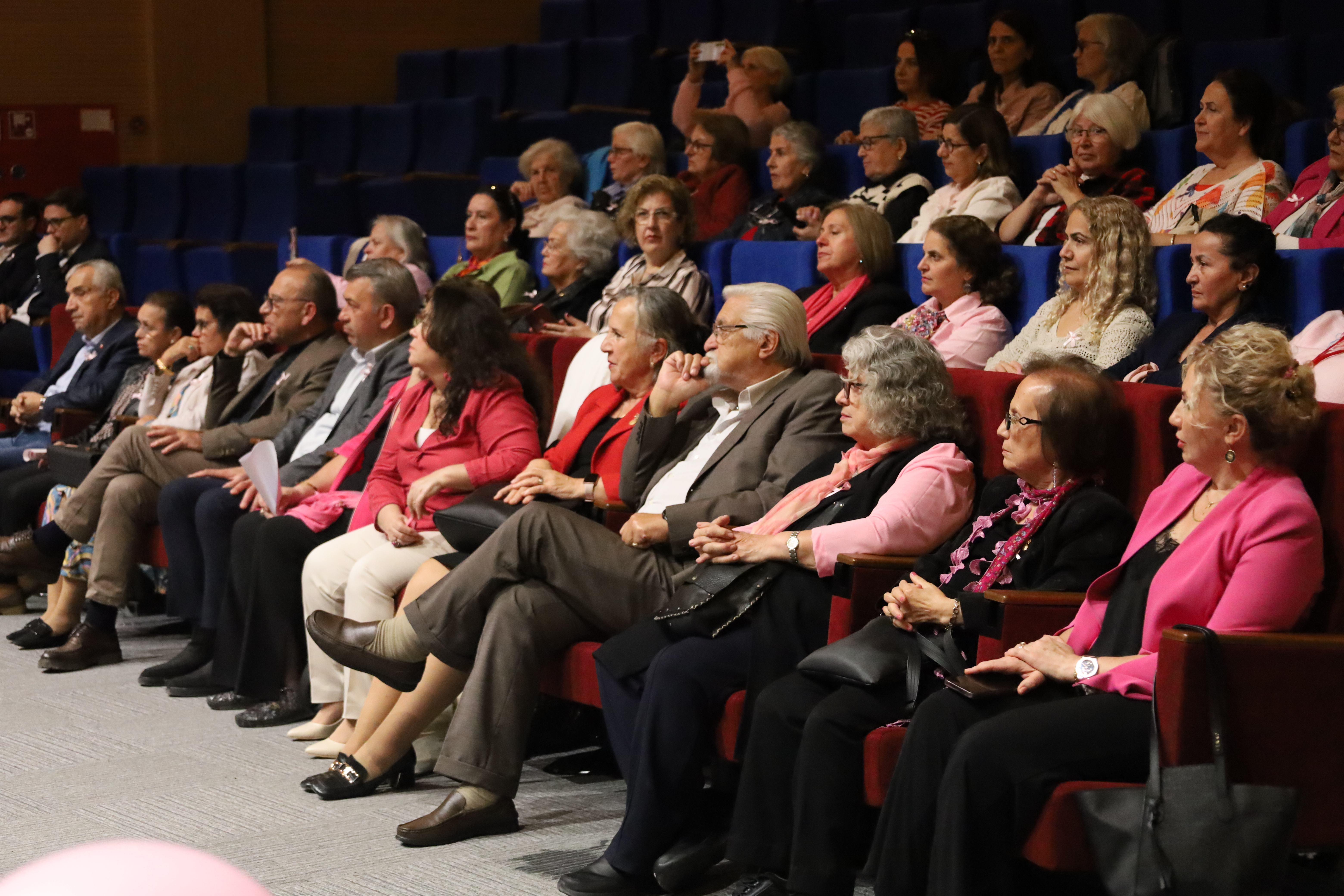 CHP Turgutlu Kadın Kolları ‘Pembe Konferans’ Düzenledi