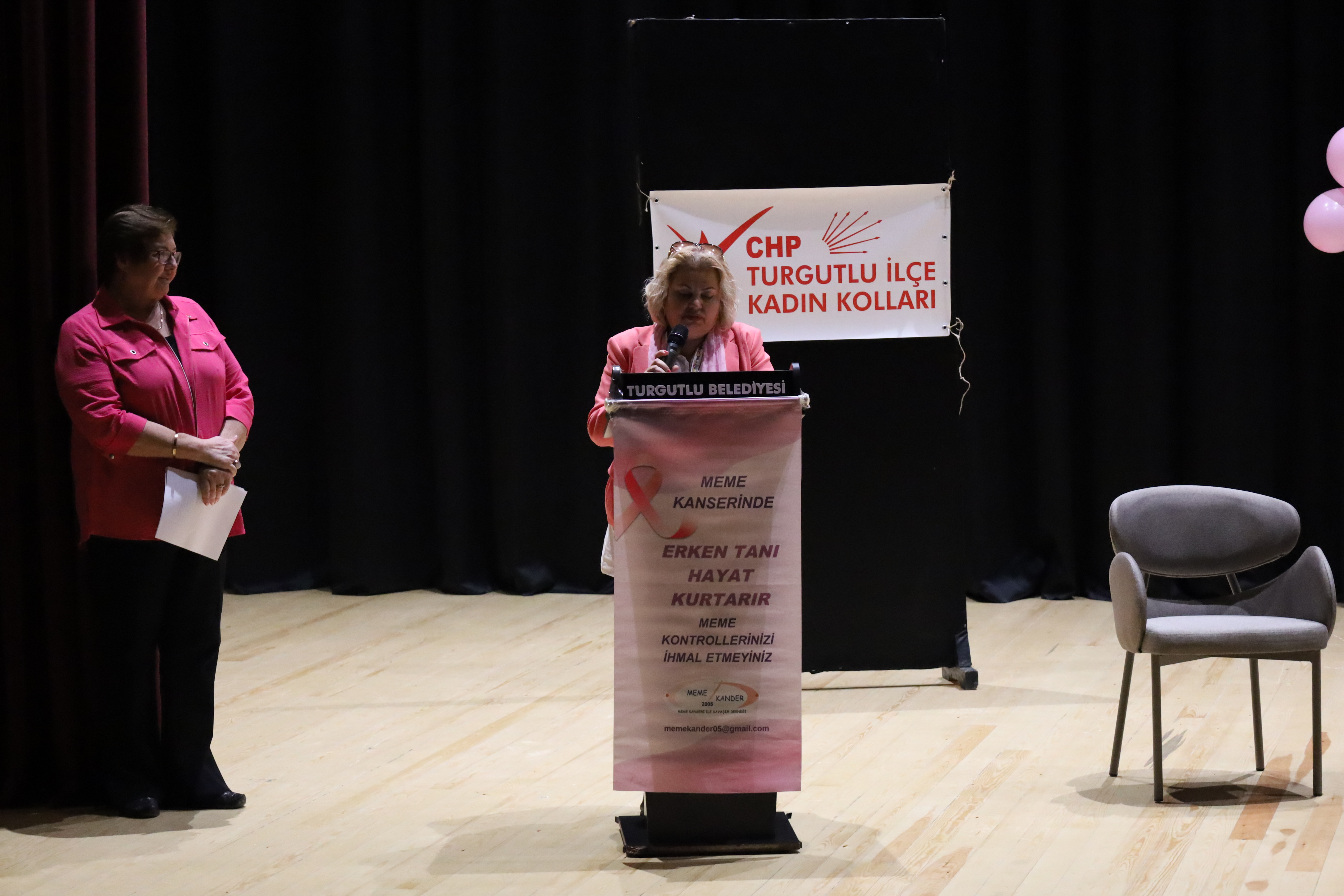 CHP Turgutlu Kadın Kolları ‘Pembe Konferans’ Düzenledi