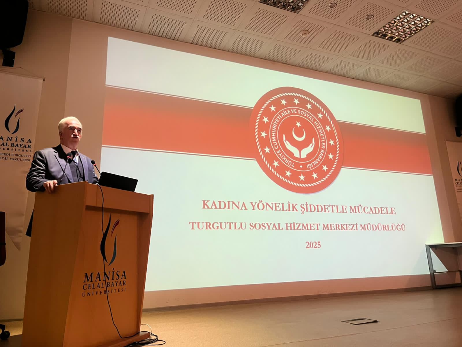 Hasan Ferdi Turgutlu Teknoloji Fakültesi'nde Kadına Şiddetle Mücadele Semineri Düzenlendi