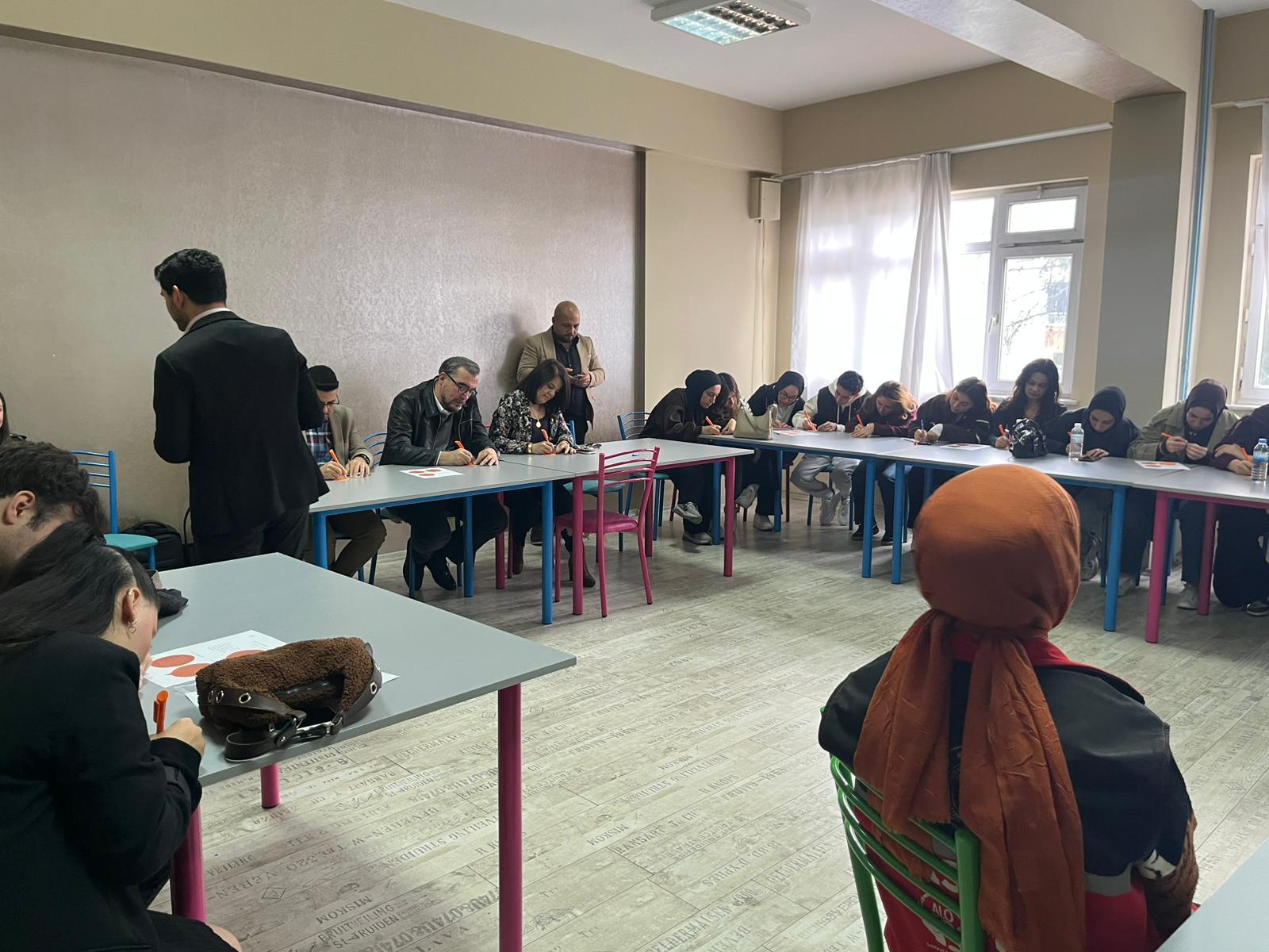 Turgutlu Sosyal Hizmetler'den Ahmetli MYO Öğrencilerine "Sessizlik Atölyesi"