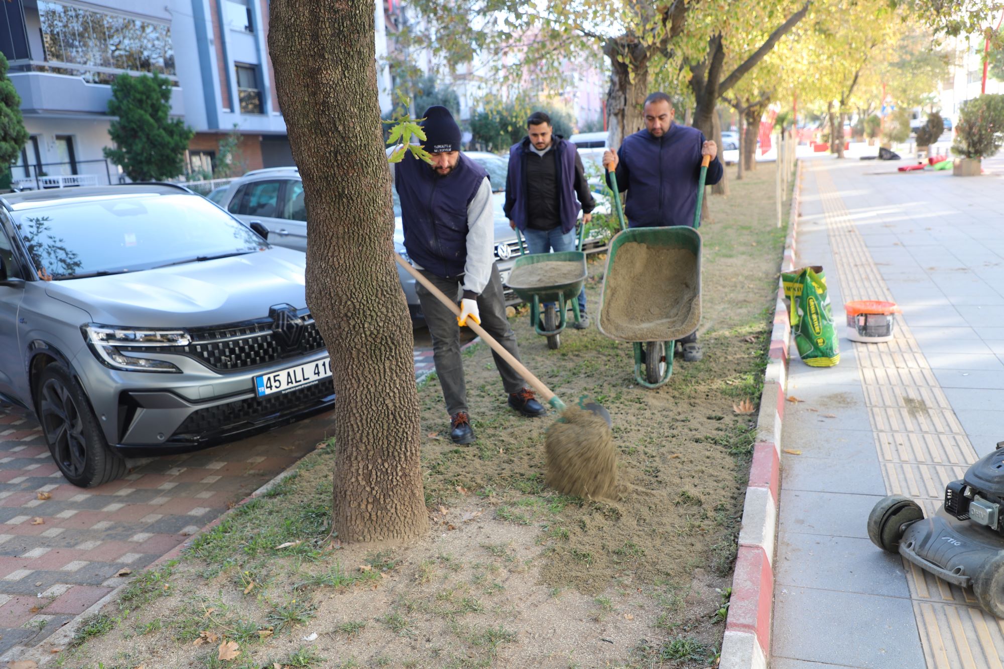 Turgutlu’da Park ve Bahçeler Ekiplerinden Kenti Güzelleştiren Dokunuşlar