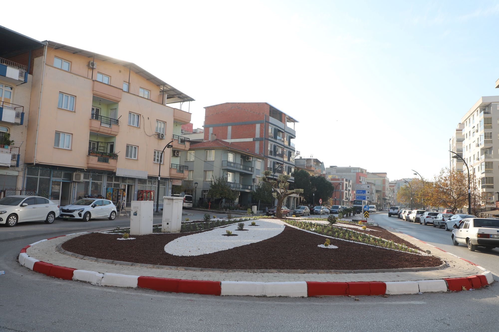 Turgutlu’da Park ve Bahçeler Ekiplerinden Kenti Güzelleştiren Dokunuşlar