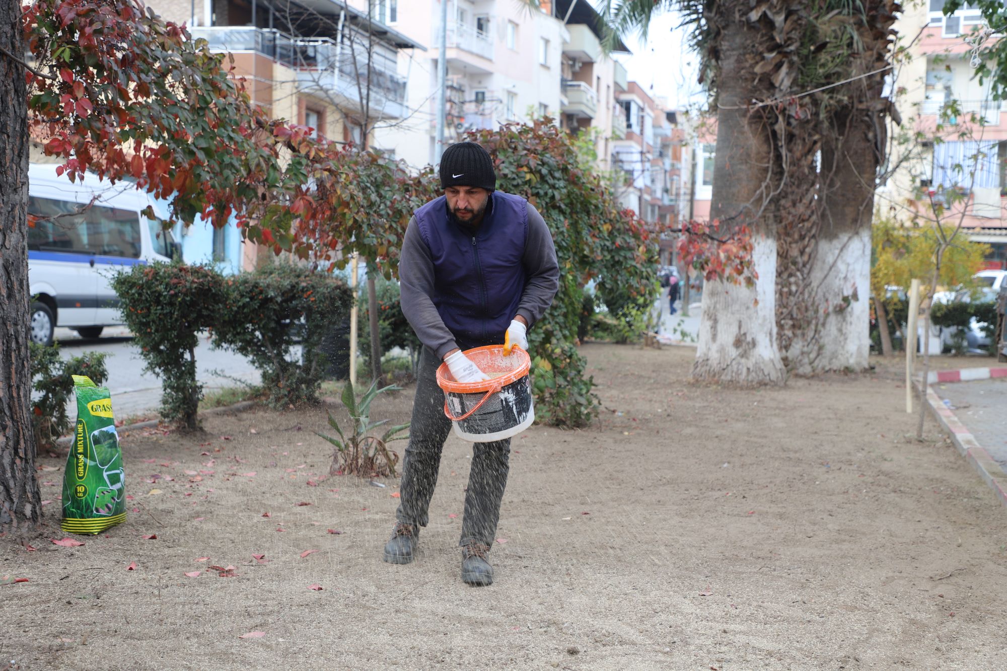 Turgutlu’da Park ve Bahçeler Ekiplerinden Kenti Güzelleştiren Dokunuşlar