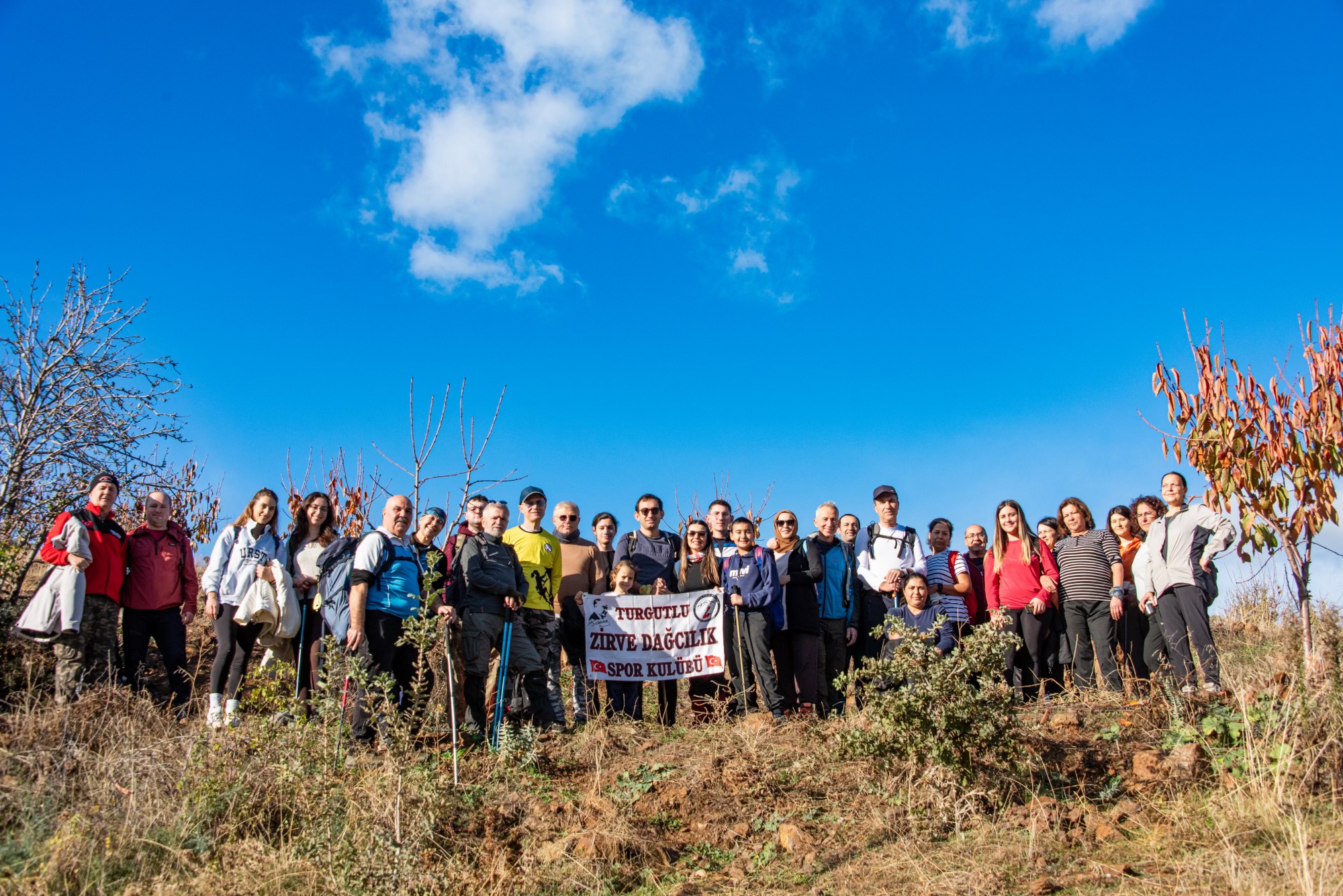 Zirve Dağcılık’tan Alaşehir — Horzumkeserler Parkurunda Doğa Yürüyüşü