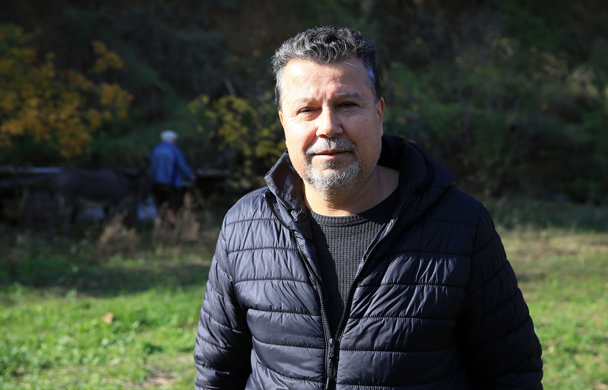 82 yaşındaki görme engelli Raif Dede'nin yaşamını belgeselle anlattılar