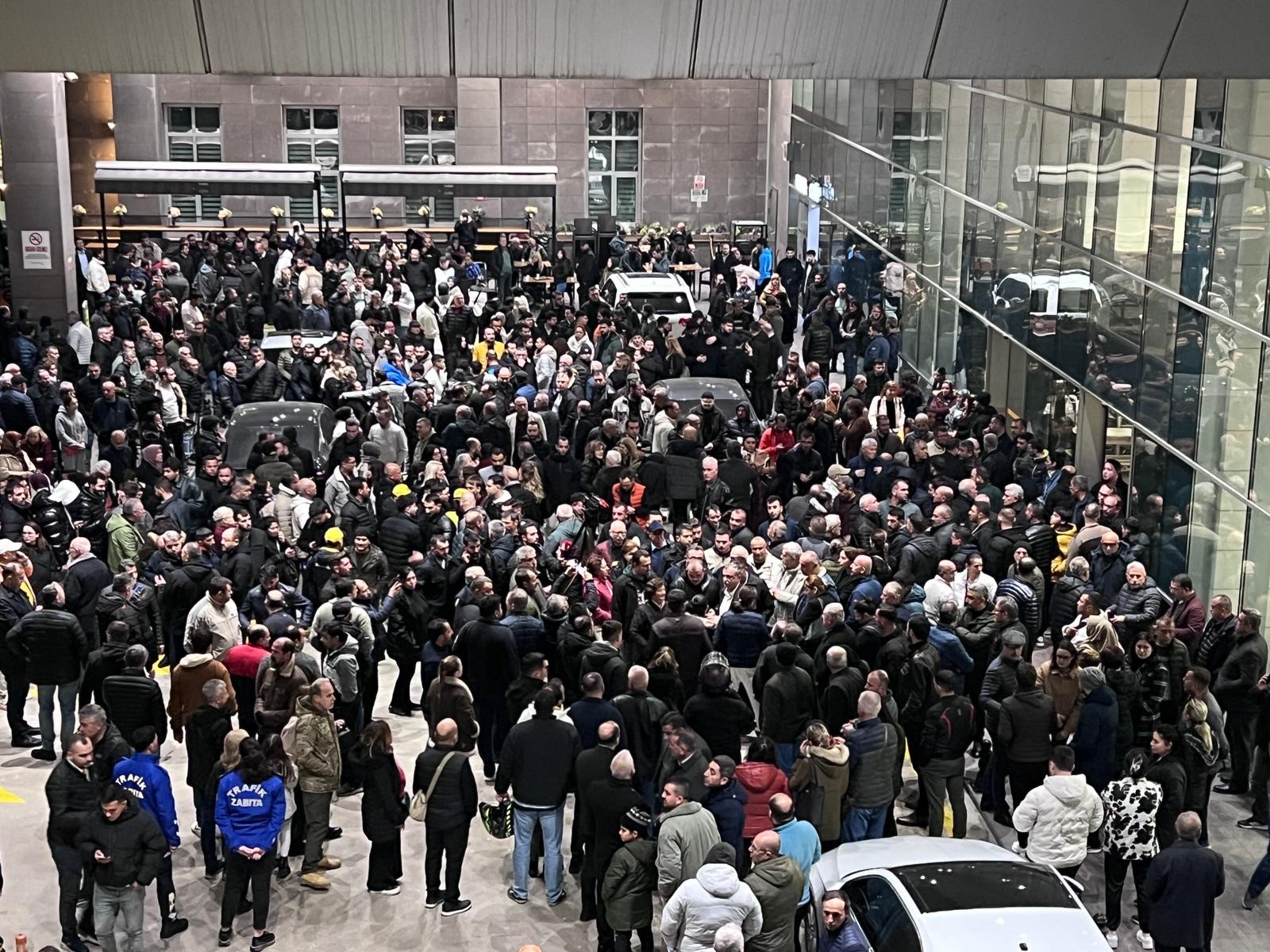 Gülşah Durbay'ın ölüm haberini alan Manisalılar hastaneye akın etti