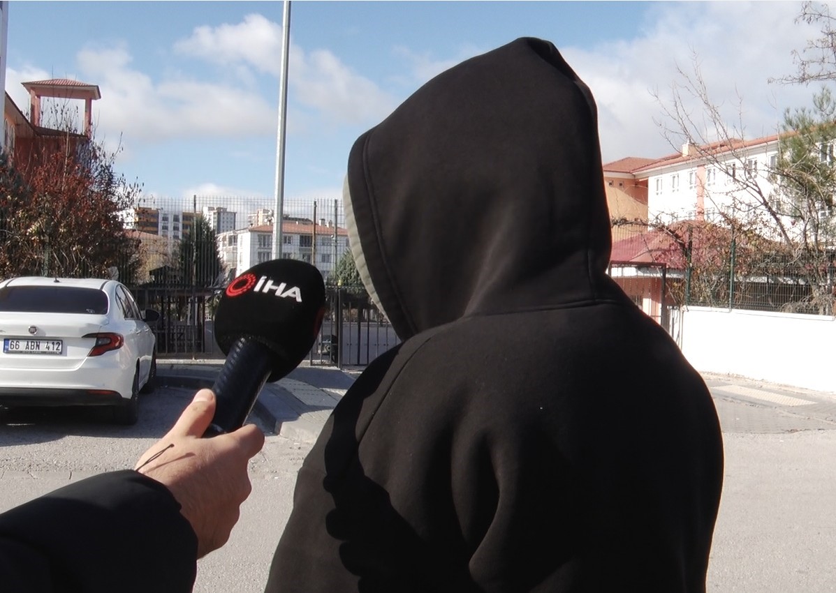 Voleybol takımındaki öğrencilere cinsel organının fotoğrafını gönderen öğretmen tutuklandı
