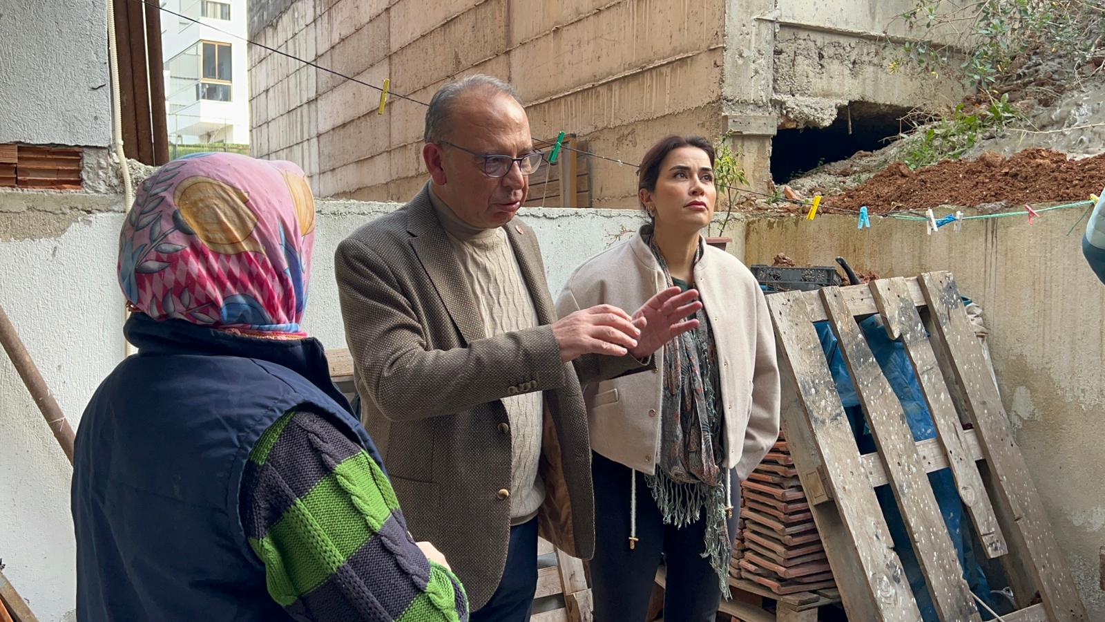 Turgutlu’da Tahliye Edilen Binalar Ekipler Tarafından İncelendi
