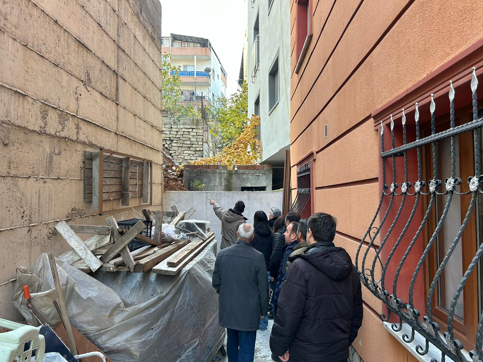 Turgutlu’da Tahliye Edilen Binalar Ekipler Tarafından İncelendi
