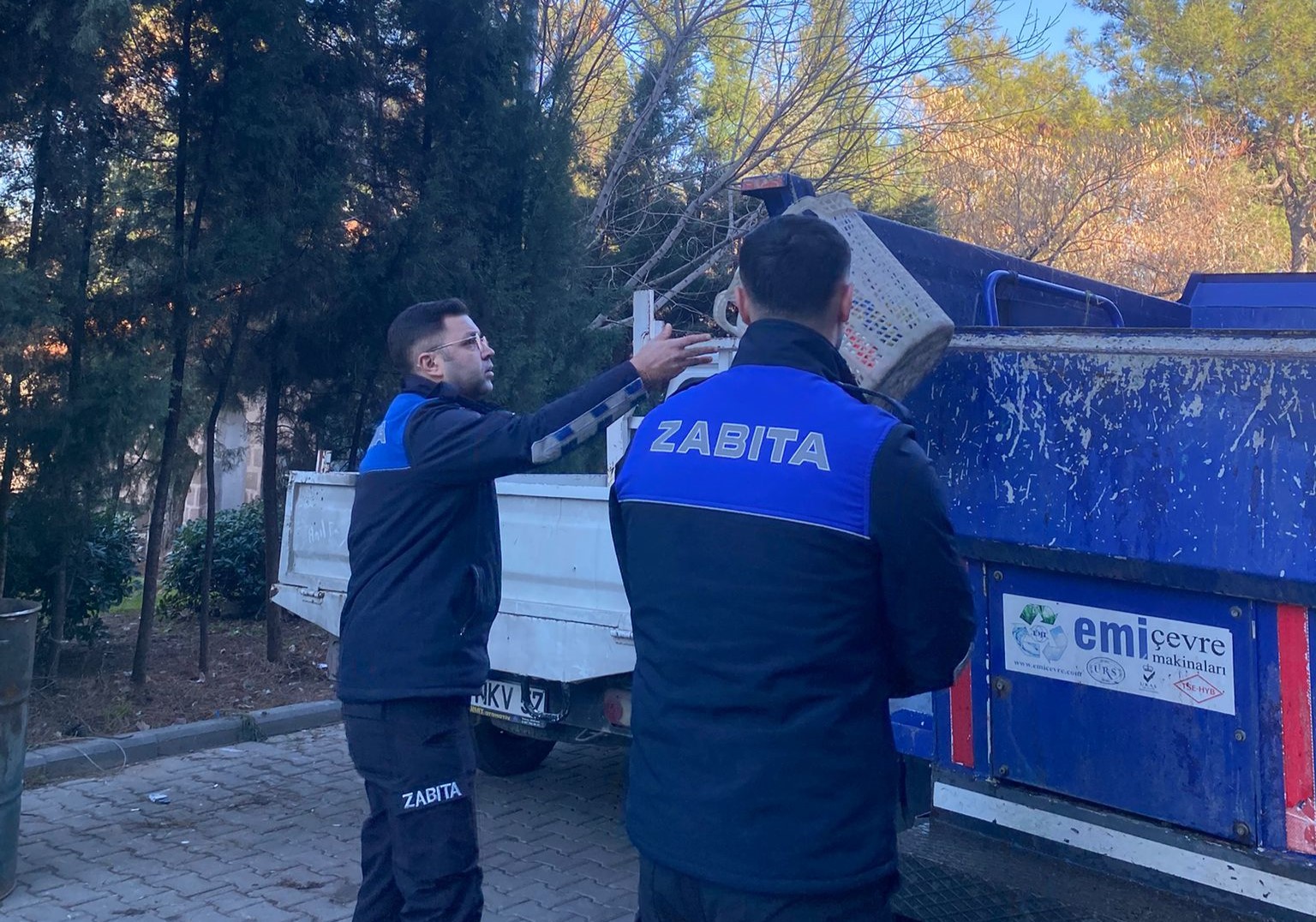 Turgutlu'da zabıta tek tek topladı!