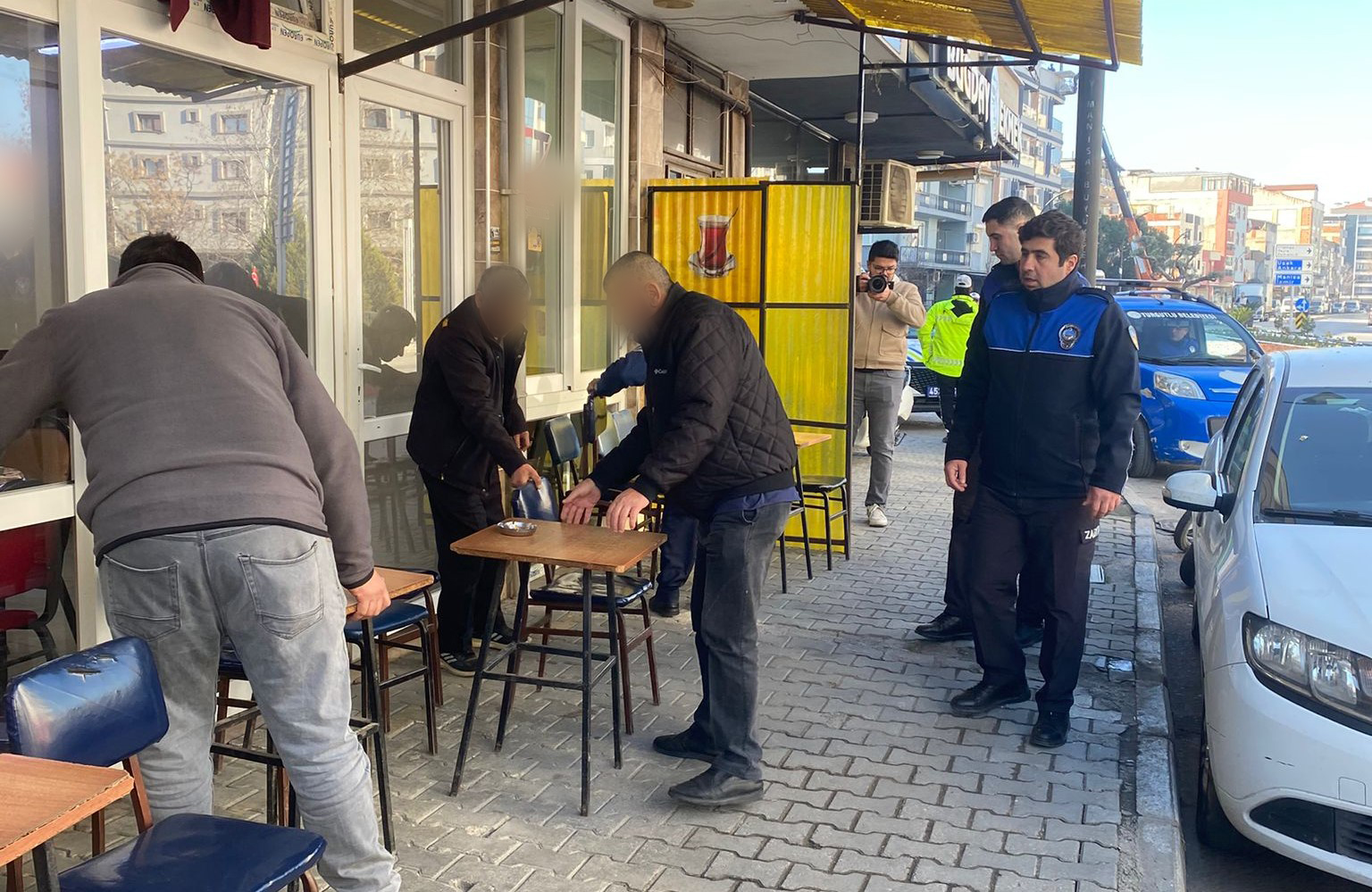 Turgutlu'da zabıta tek tek topladı!