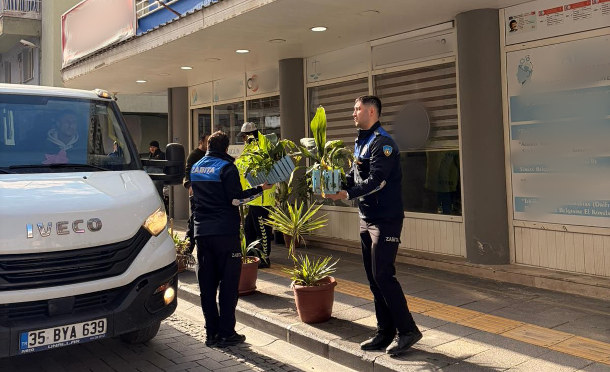 Turgutlu'da zabıta tek tek topladı!