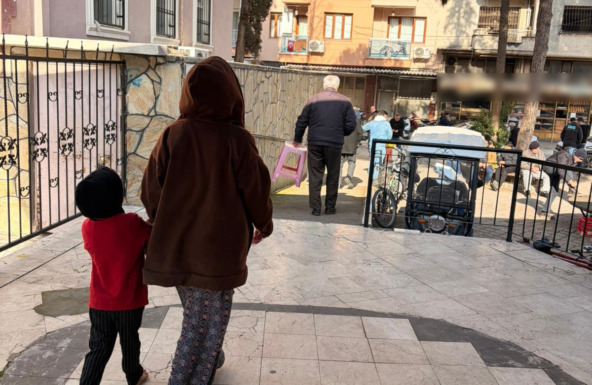 Turgutlu'da zabıta tek tek topladı!