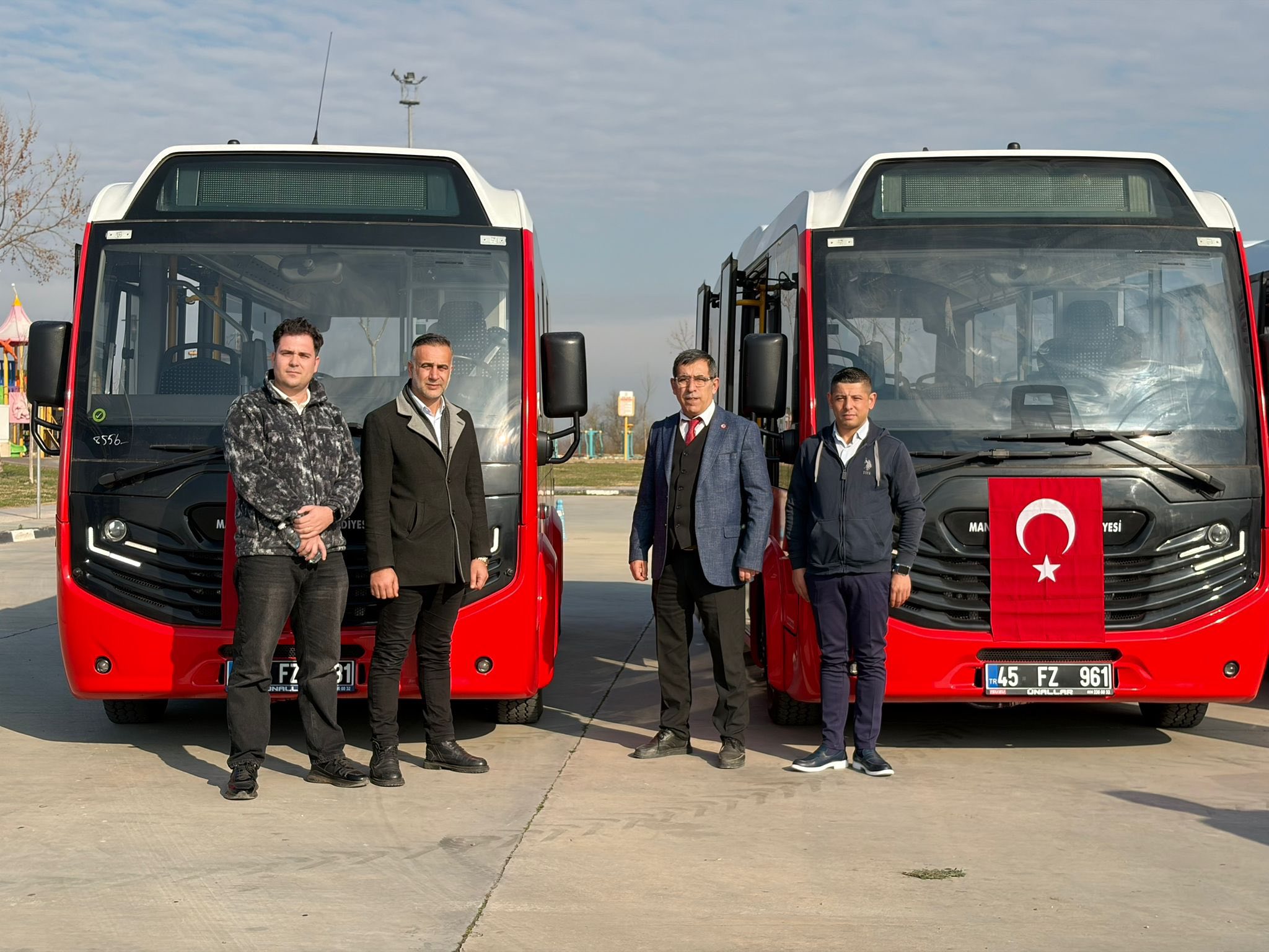 Büyükşehir’den Turgutlu’ya 2 yeni toplu ulaşım aracı