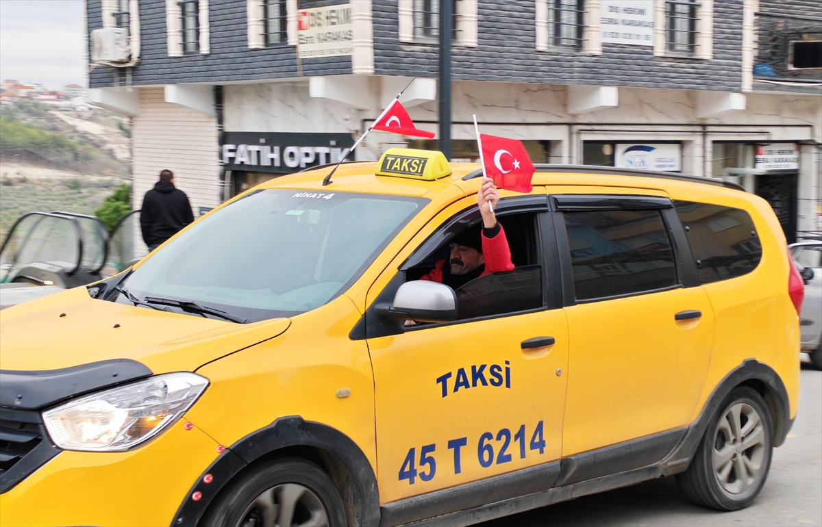 Taksicilerden Türk bayrağına saldırıya tepki!